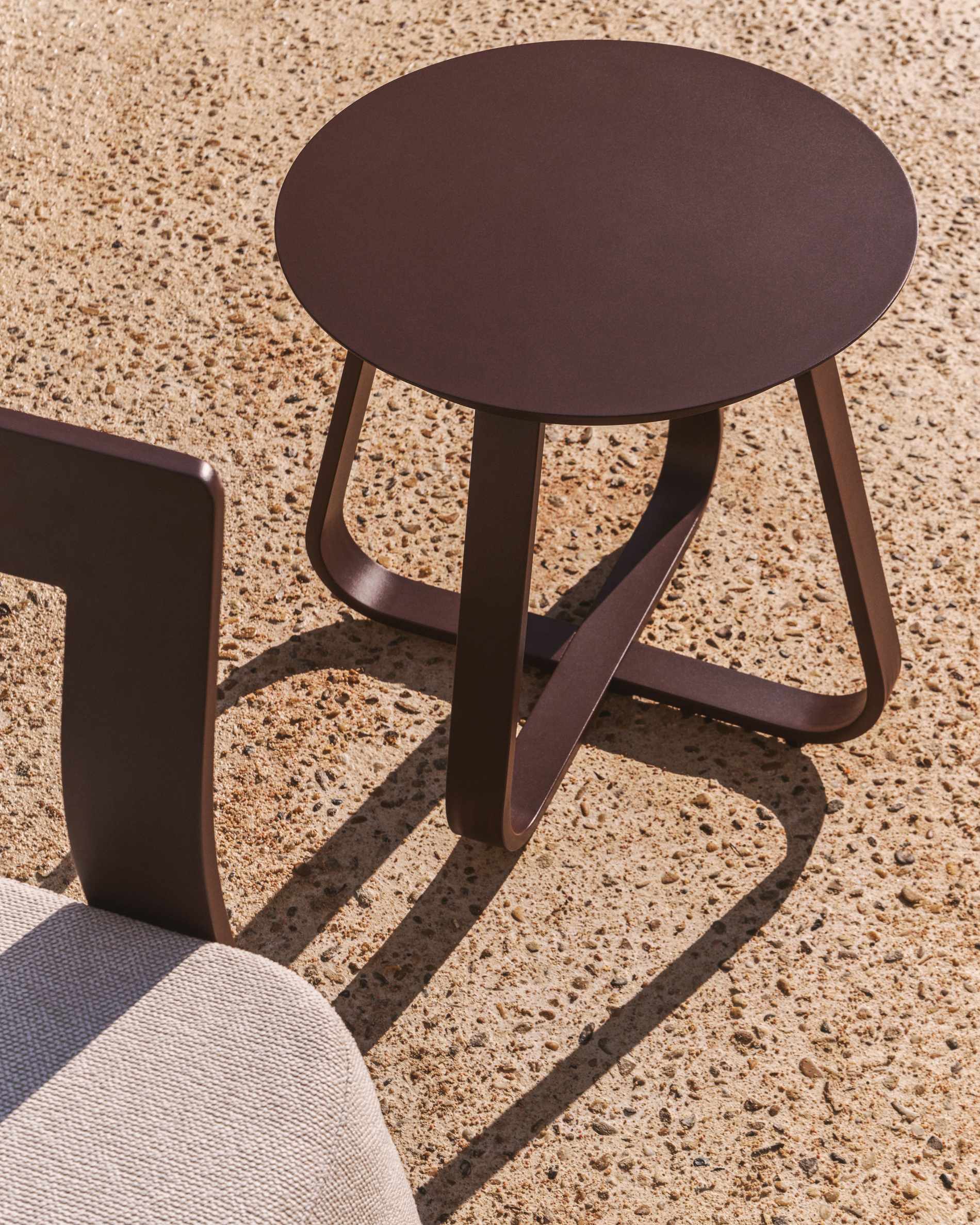 Tamaris brown aluminium outdoor side table Ø48cm
