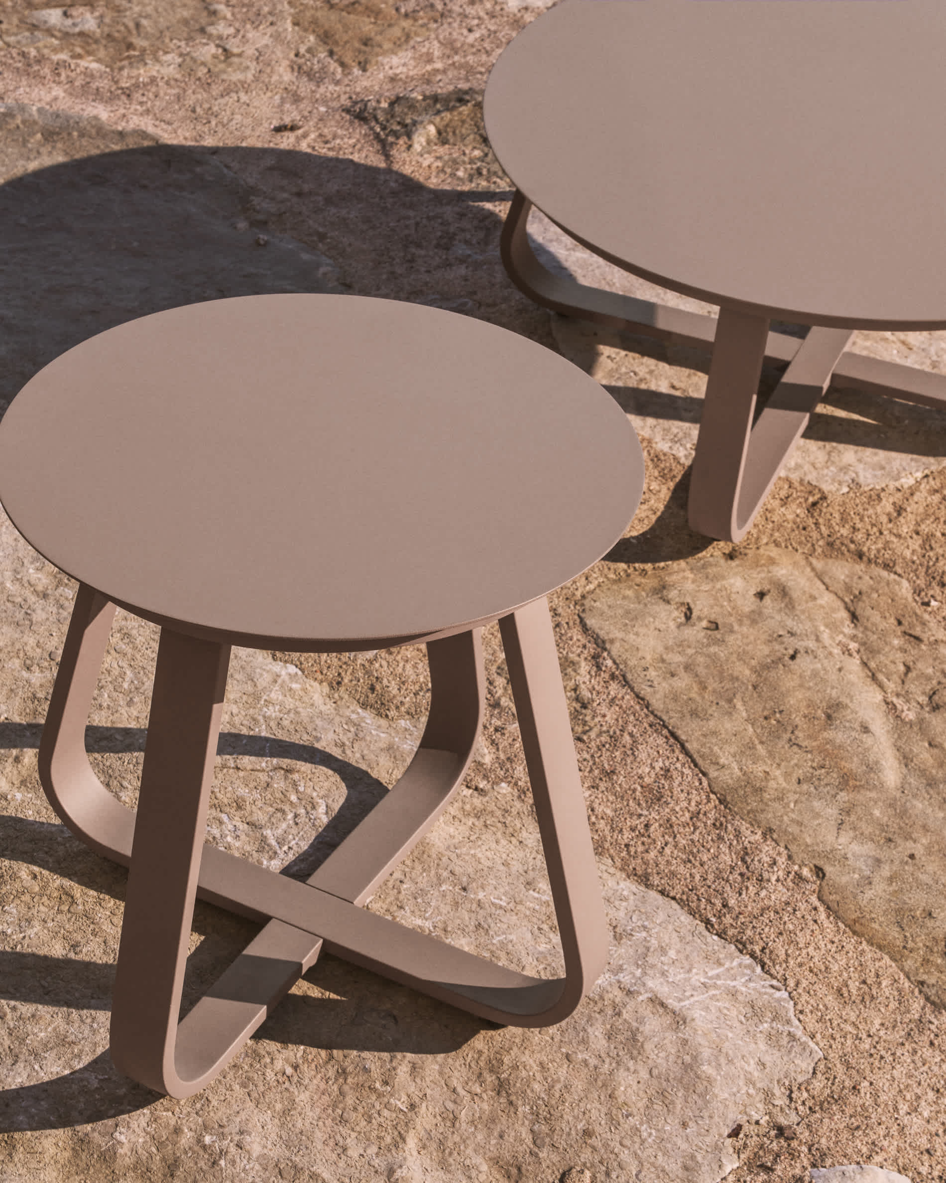 Tamaris taupe aluminium outdoor side table Ø48cm
