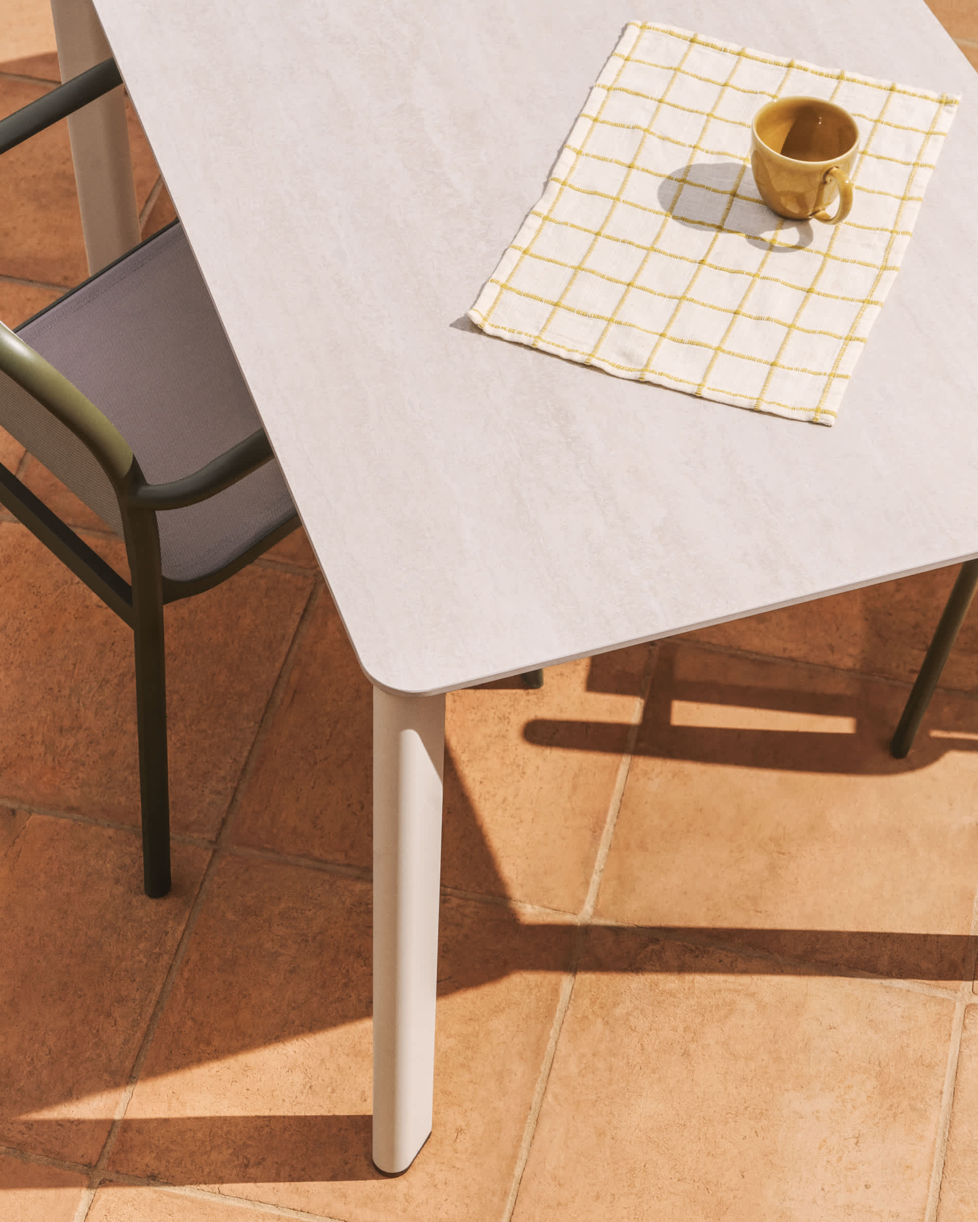 Anafi table in sintered stone and ecru aluminium 180 x 90 cm
