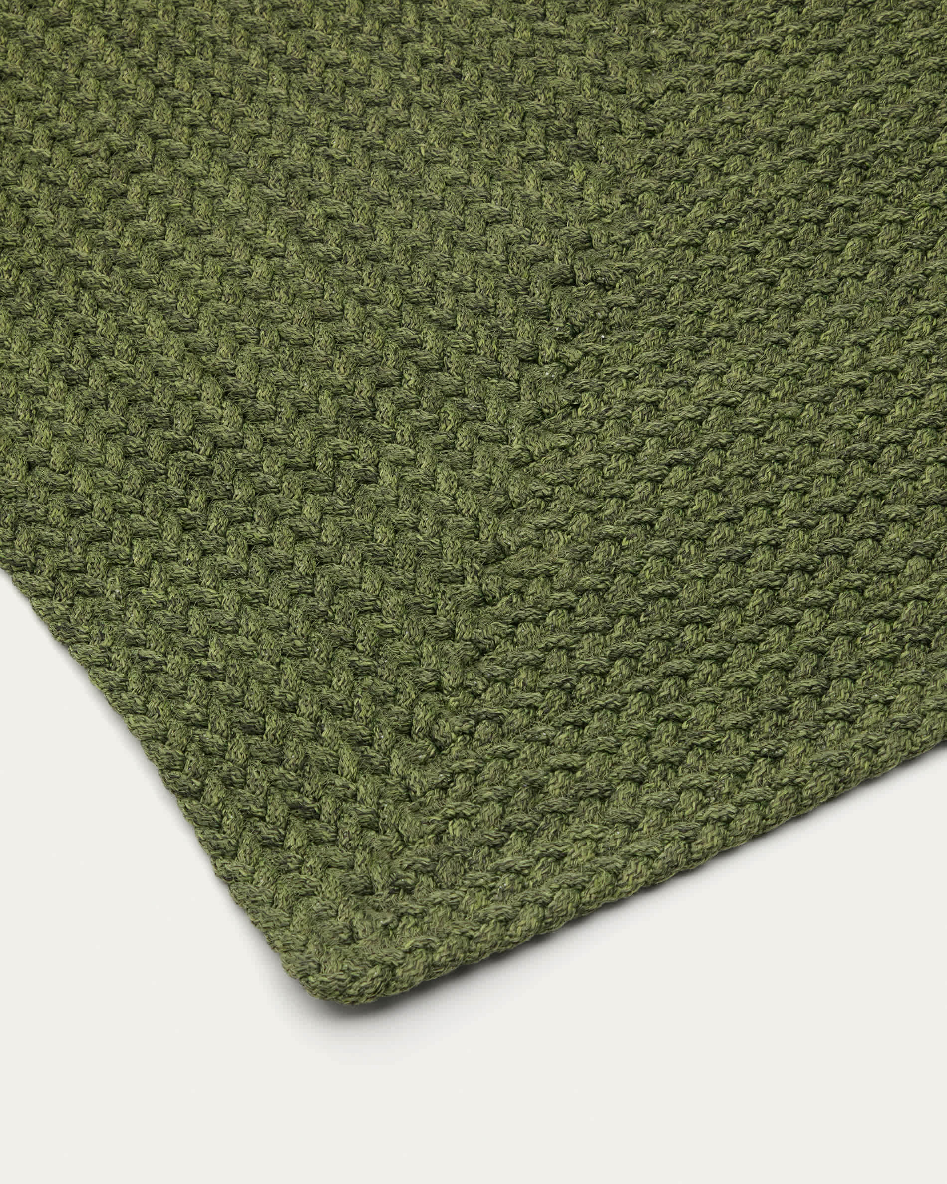Despas green synthetic fibre rug 200 x 300cm