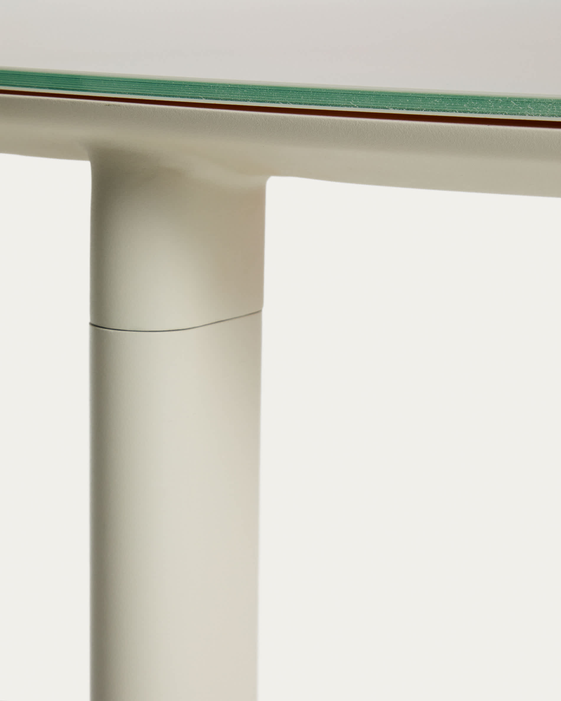 Erice oval table in aluminium and ecru tempered glass 180 x 90 cm