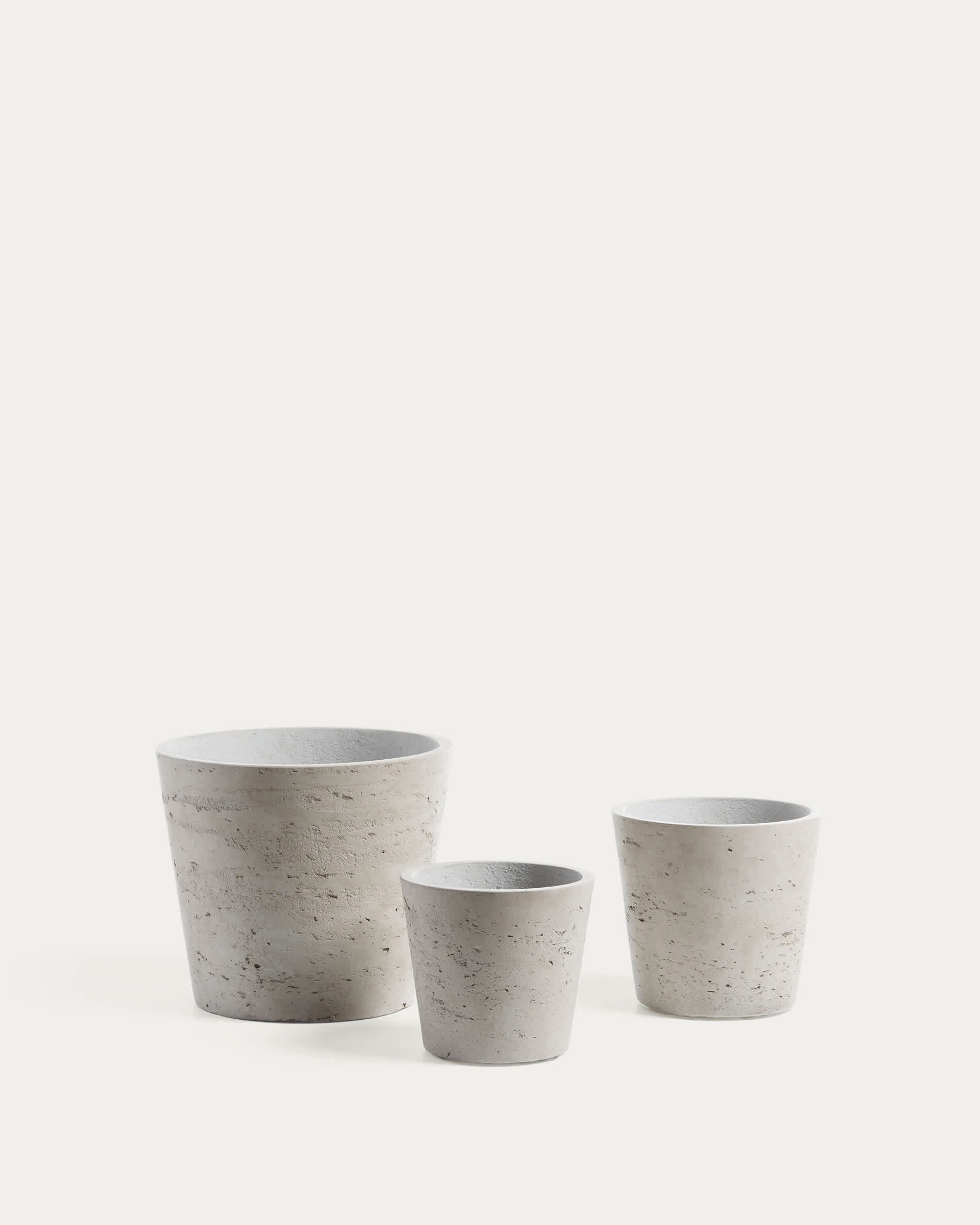 Kave Home - Set Low de 3 maceteros gris Ø 23,5 cm / Ø 16,5 cm / Ø 14 cm