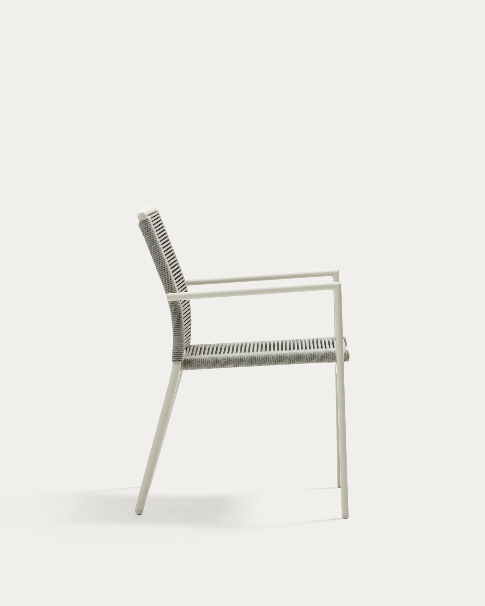 Culip stackable outdoor chair in aluminium and cord in white