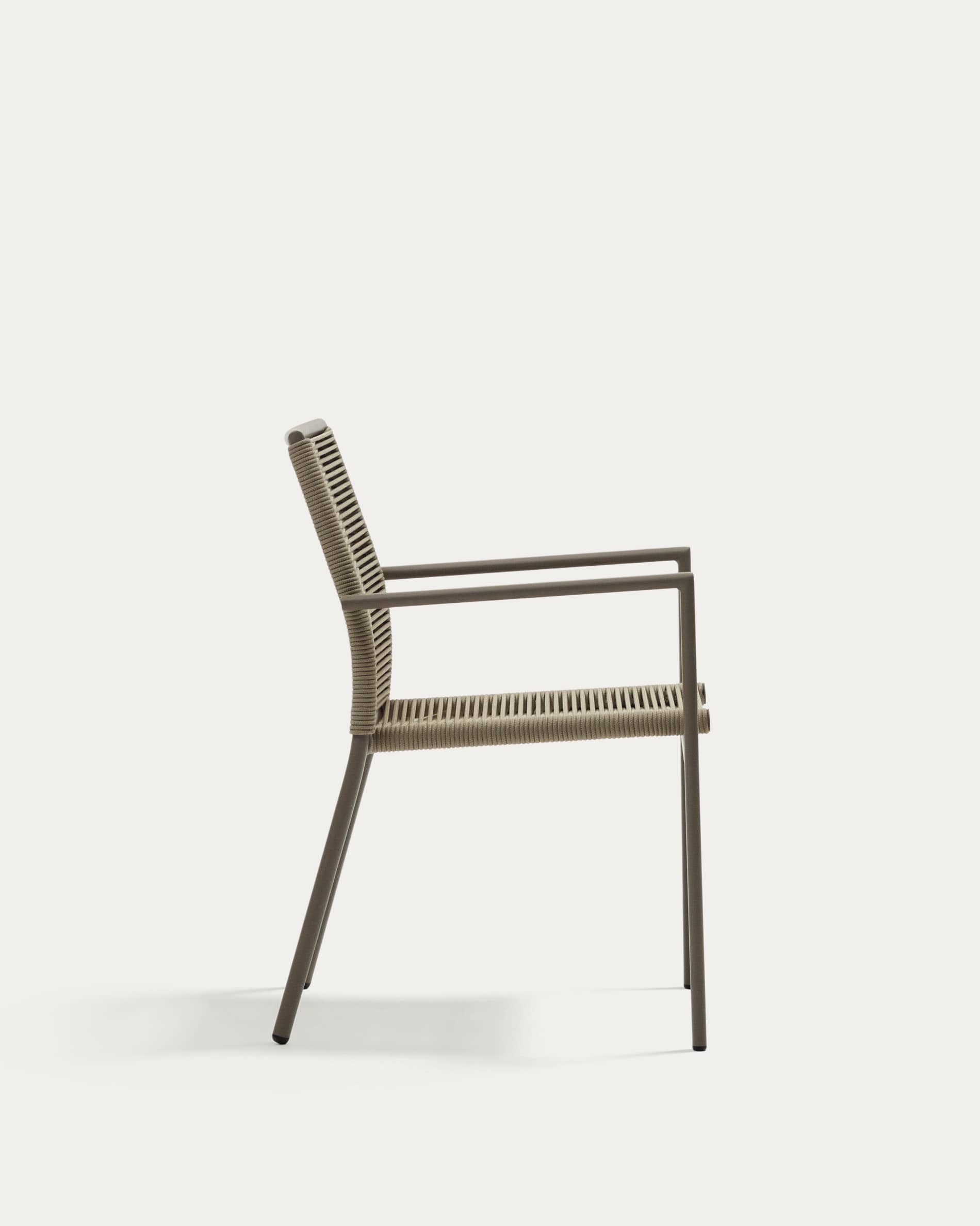 Culip stackable outdoor chair in aluminium and cord in brown