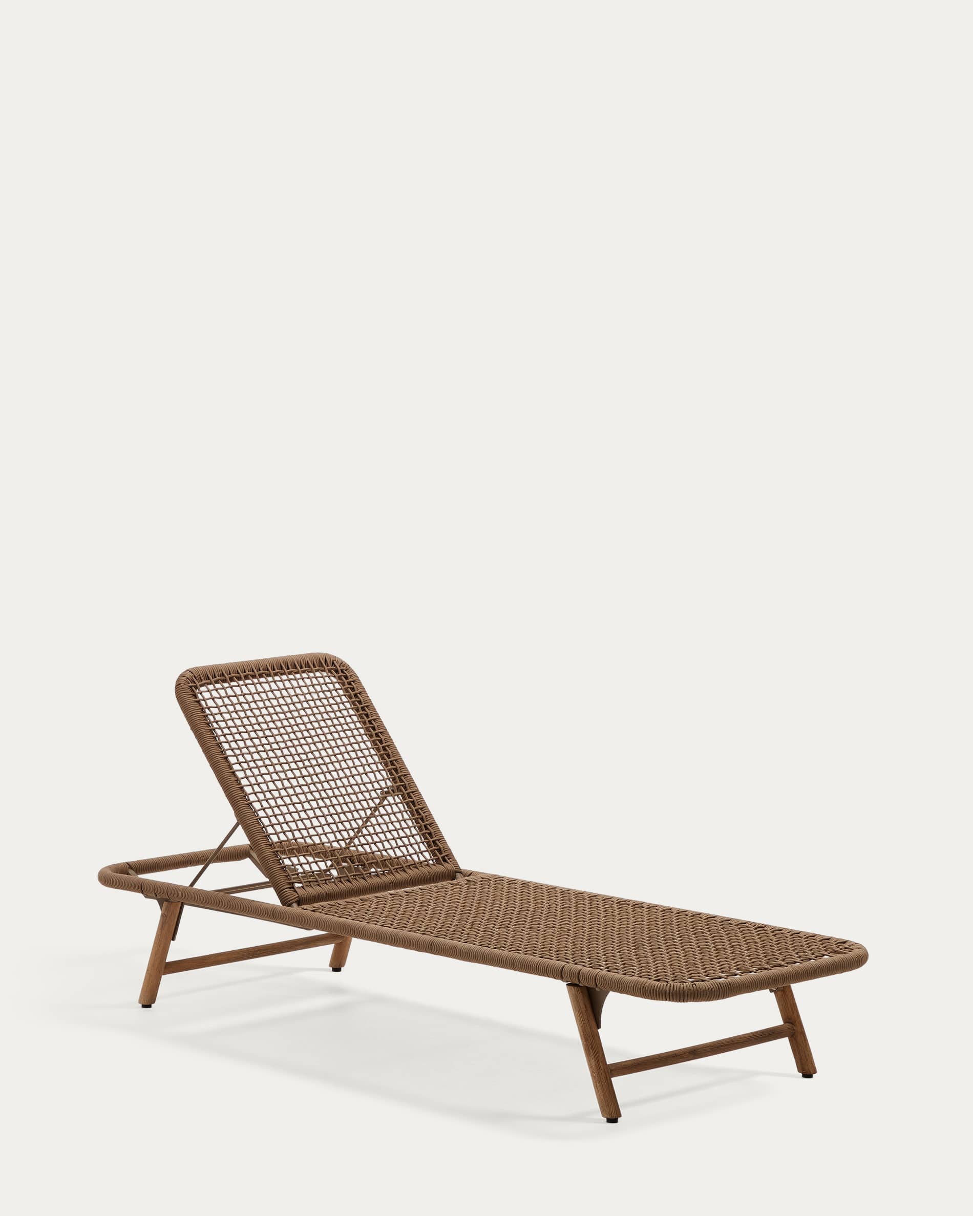 Dandara sun lounger in steel, beige rope and legs in solid FSC 100% acacia wood