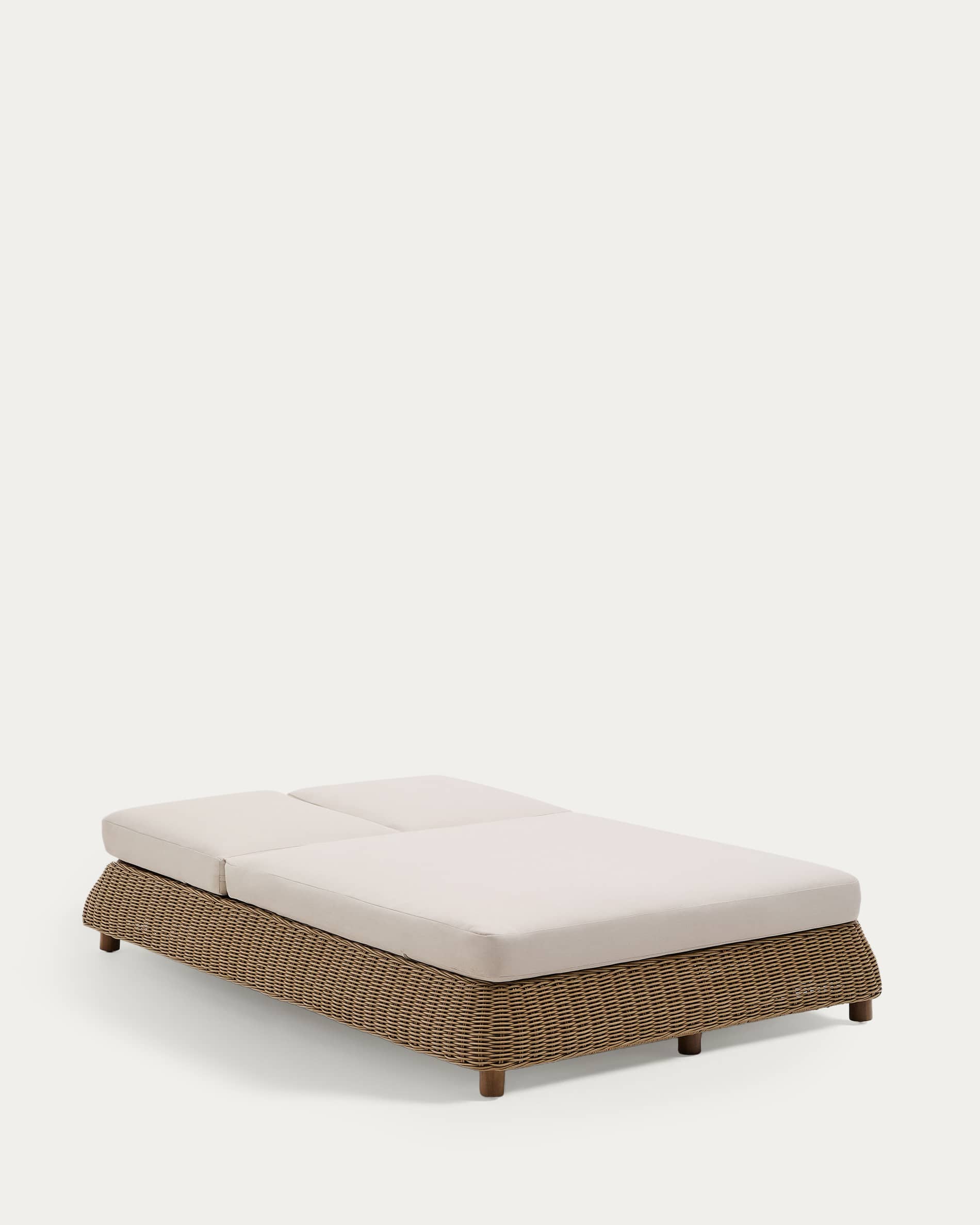 Meria double sun lounger in synthetic rattan with FSC 100% solid acacia wood legs