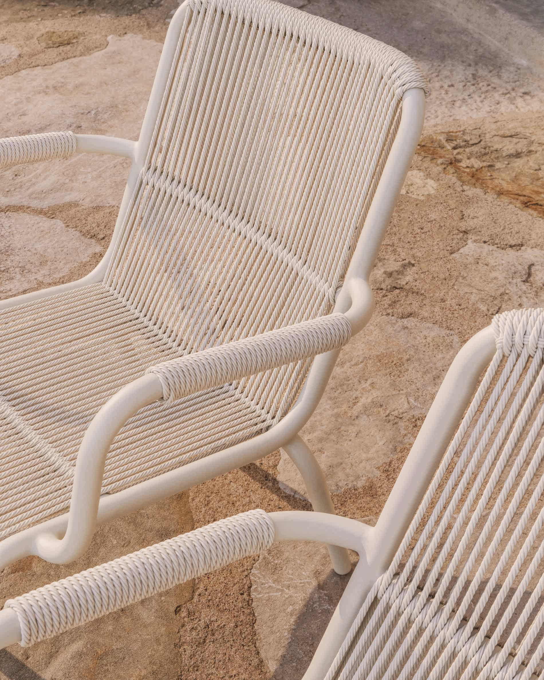 Salis stackable armchair in ecru aluminium and ecru synthetic rope cord