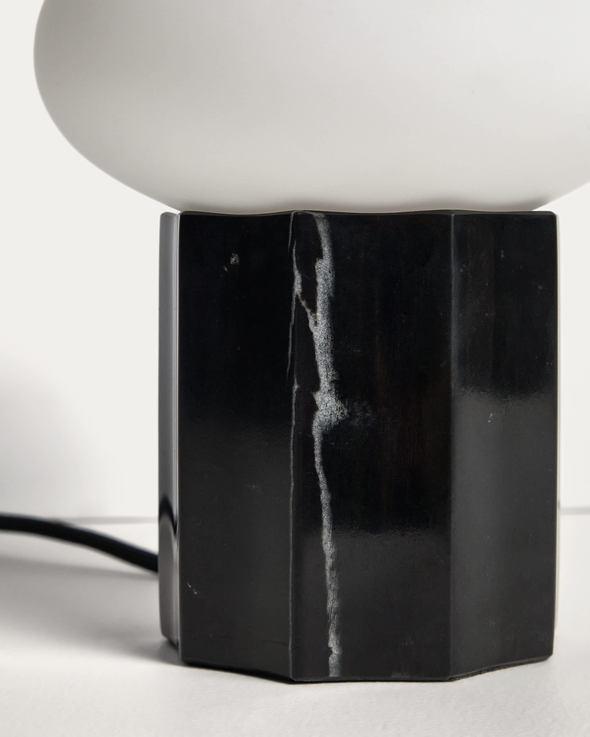 Idela table lamp in smoked glass and black marble Ø15 cm