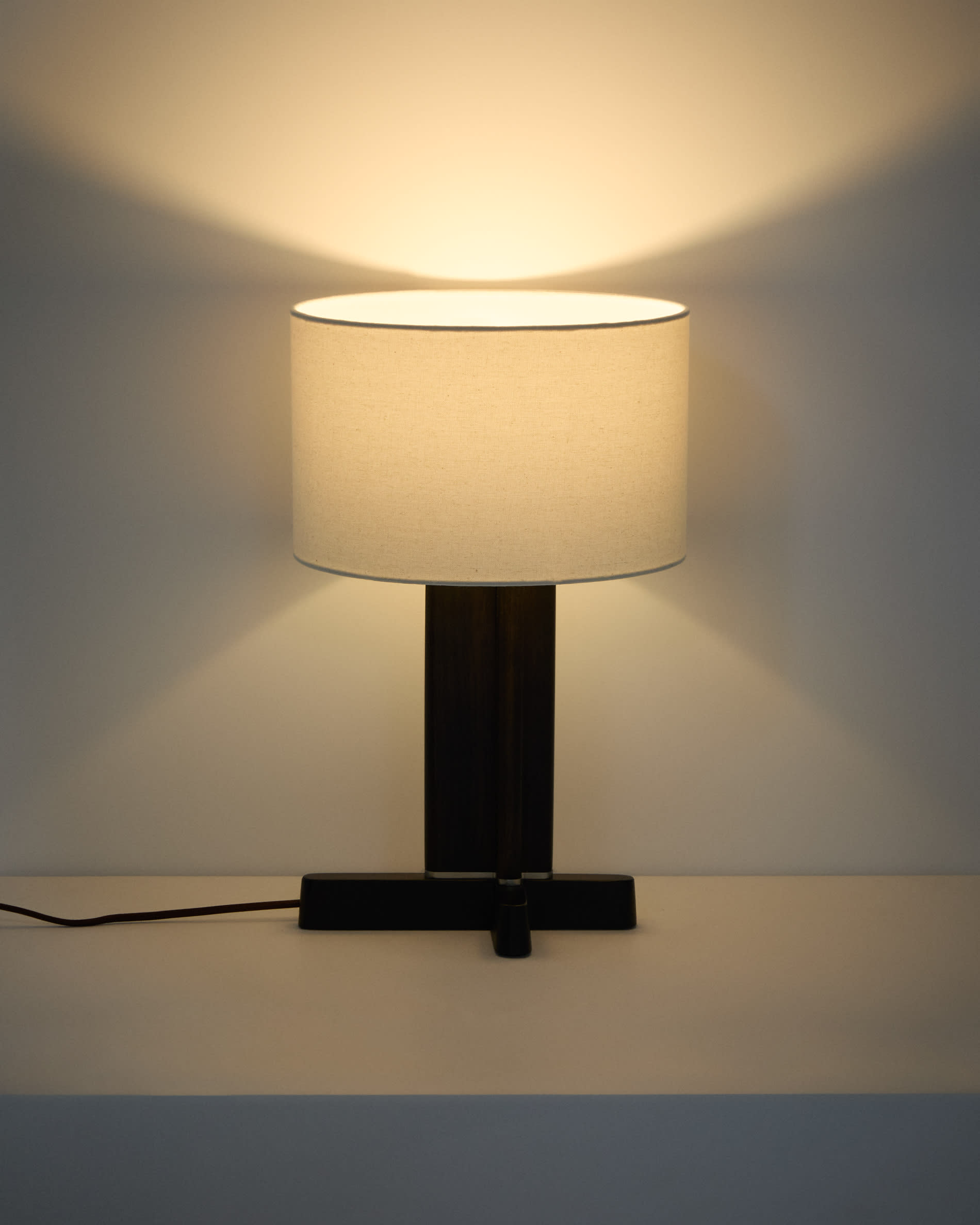 Niani table lamp in dark-finish rubber wood with ivory-coloured cotton shade Ø30cm