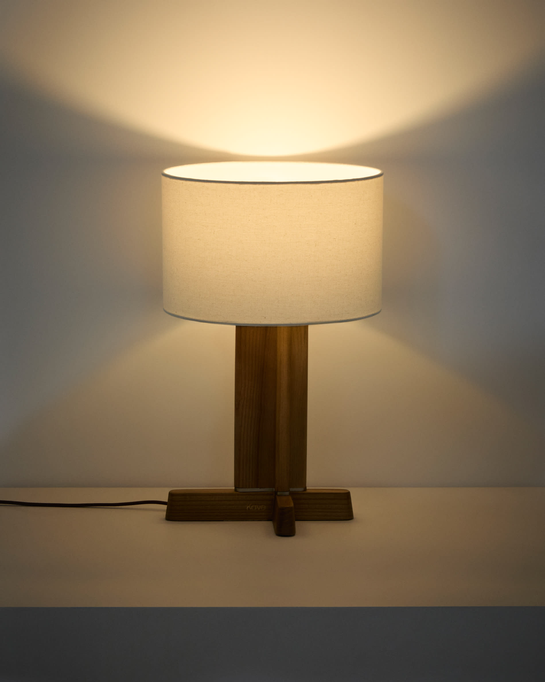 Niani table lamp in rubber wood with natural finish and ivory-coloured cotton lamp shade Ø30cm