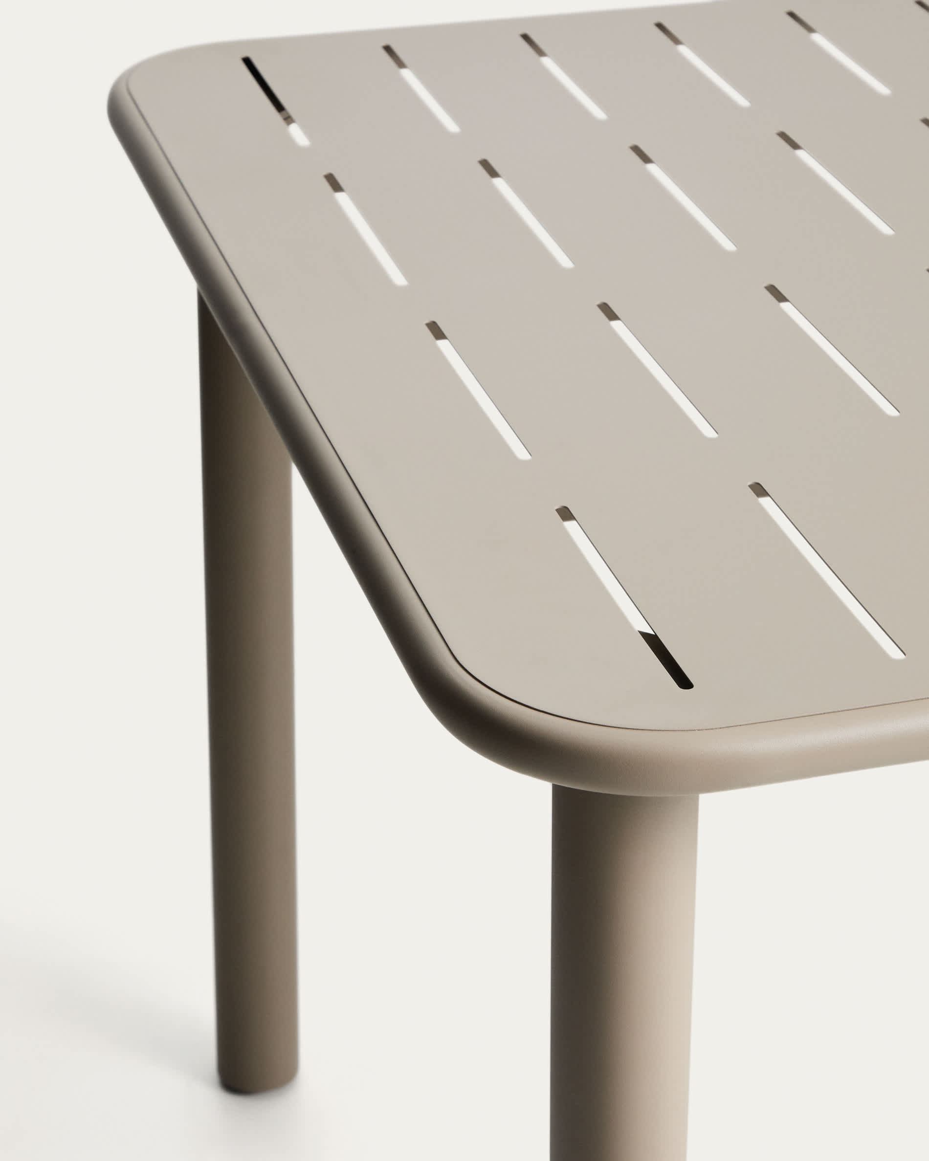 Brai outdoor table in taupe galvanised steel 180 x 90cm