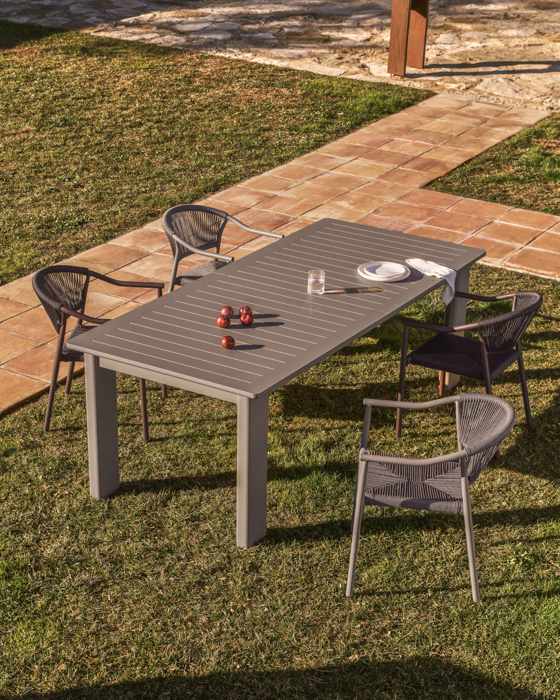 Livorno extendable table in taupe aluminium 233(350) x 100 cm