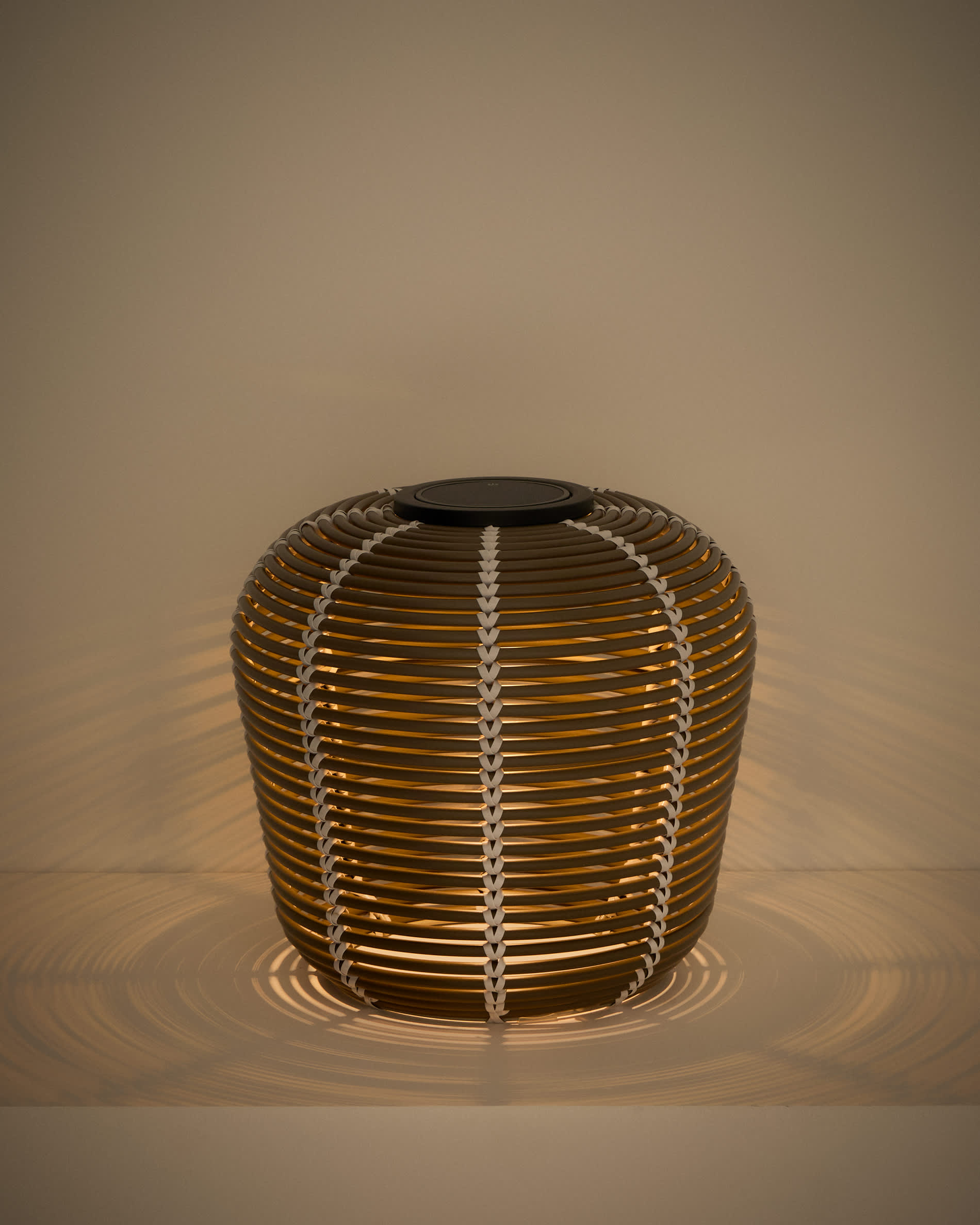 Garoina outdoor solar LED table lamp in taupe synthetic rattan Ø35cm