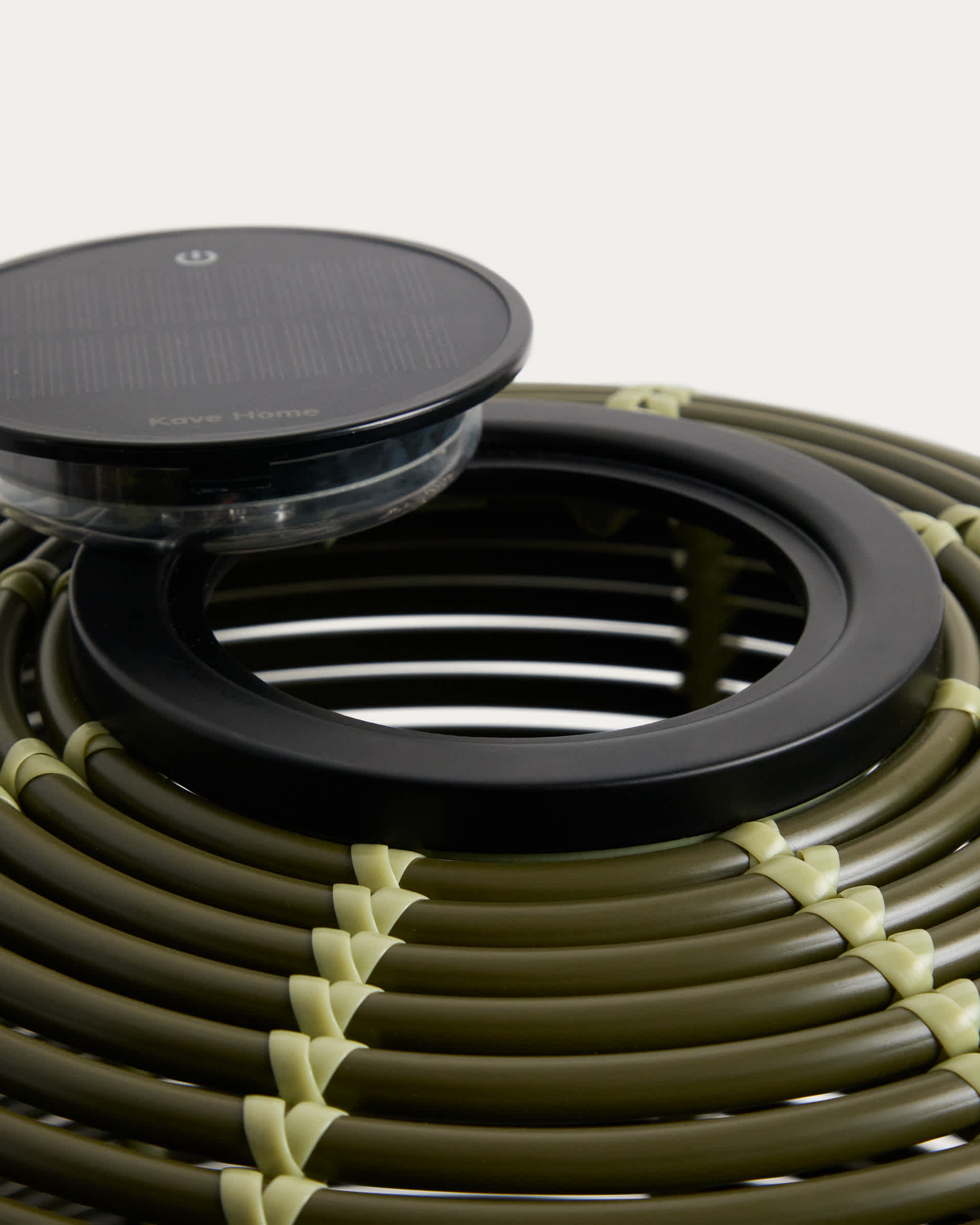 Garoina outdoor solar LED table lamp in green synthetic rattan Ø35cm