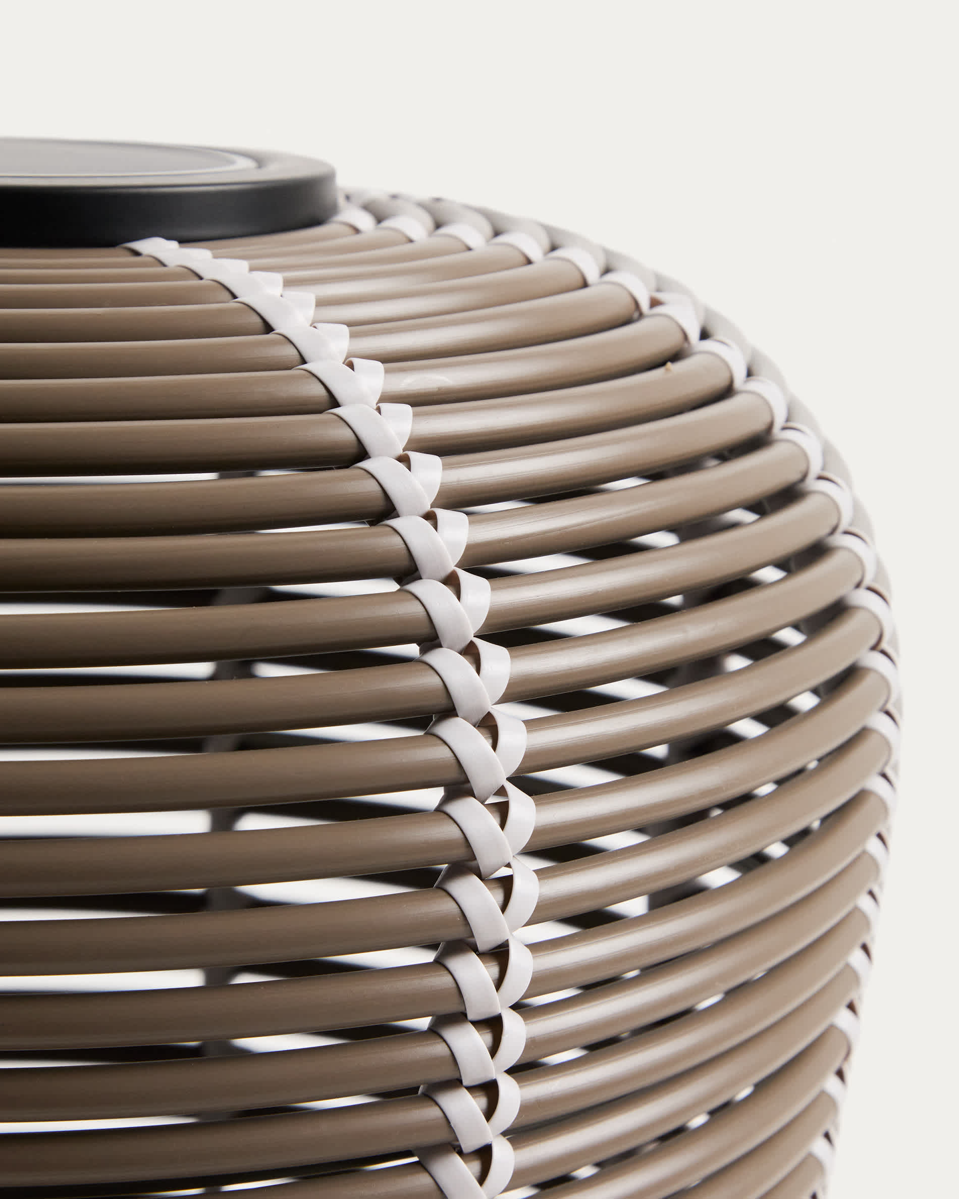 Garoina outdoor solar LED table lamp in taupe synthetic rattan Ø35cm