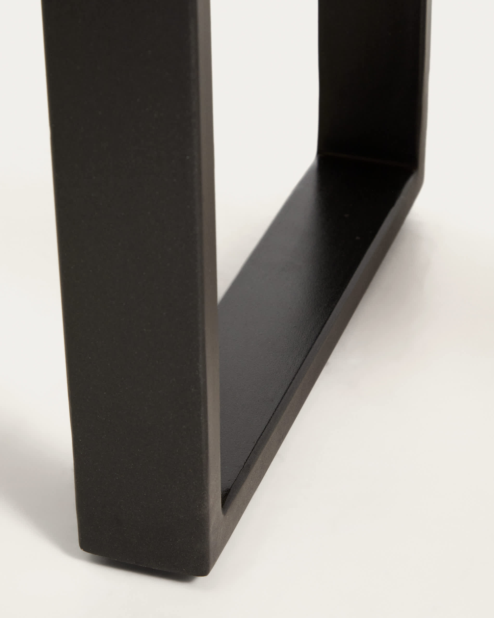 Uxue bench in solid acacia wood with black steel legs 160 x 45 cm