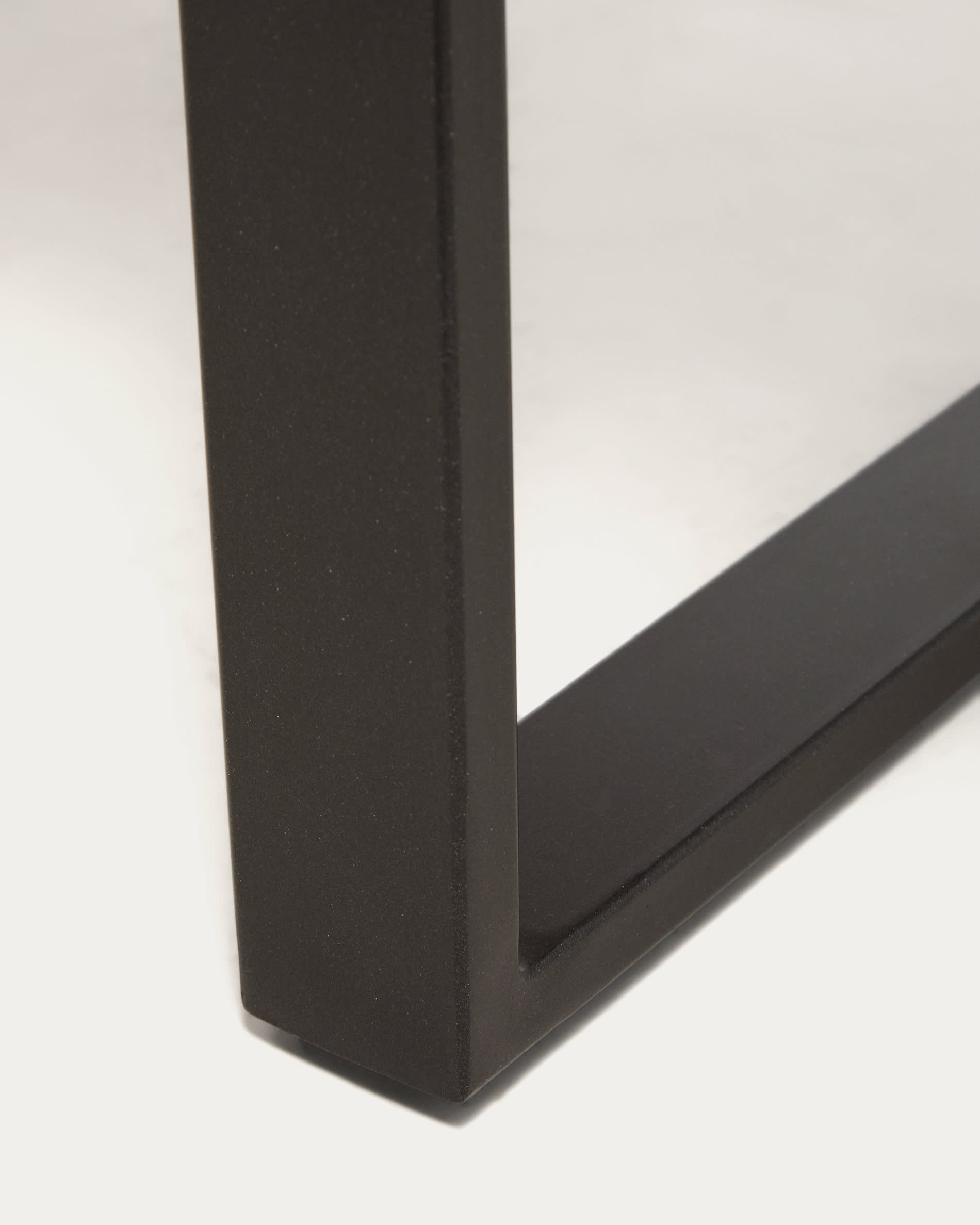 Uxue table in solid acacia wood with black steel legs 220 x 100 cm