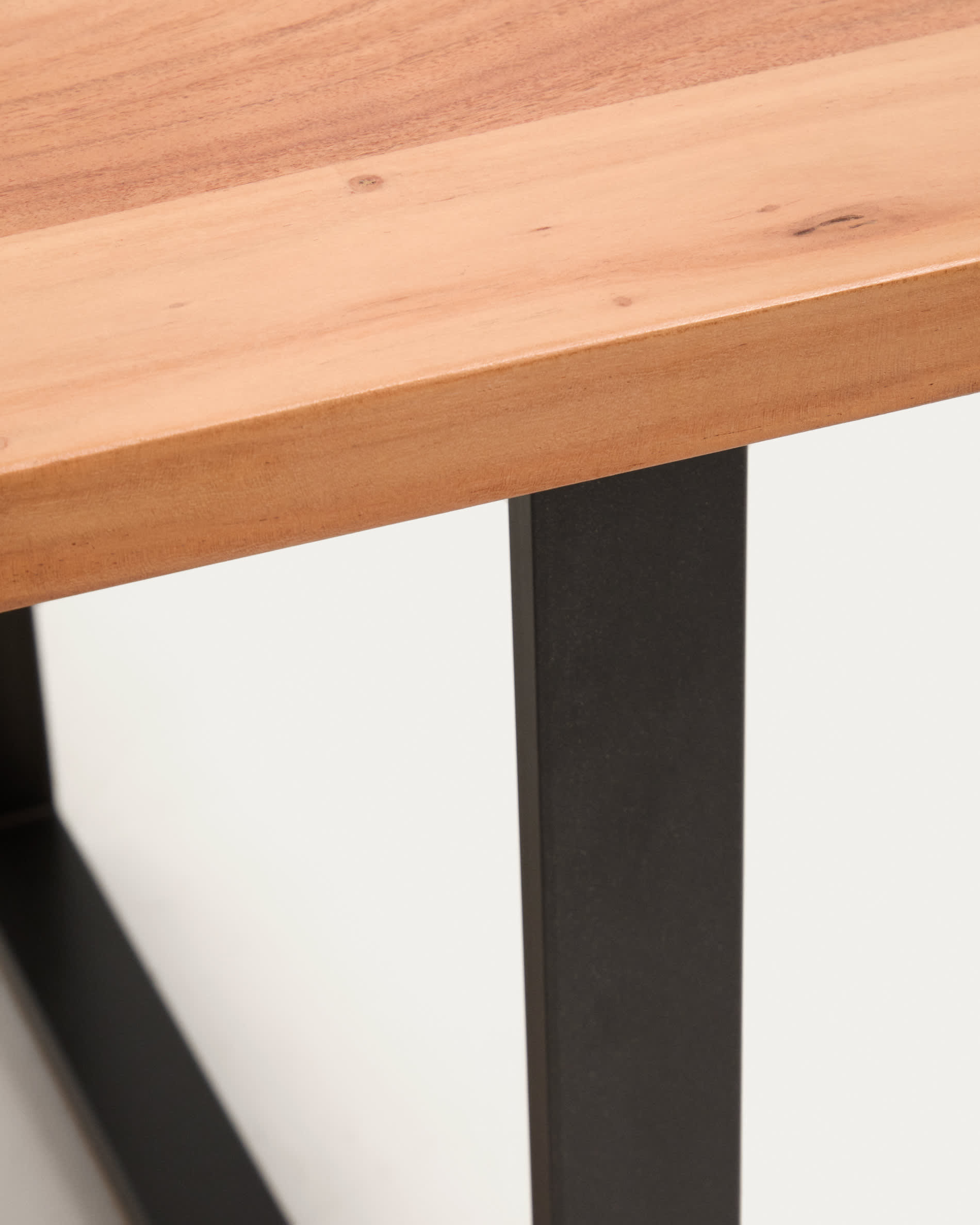 Uxue table in solid acacia wood with black steel legs 220 x 100 cm