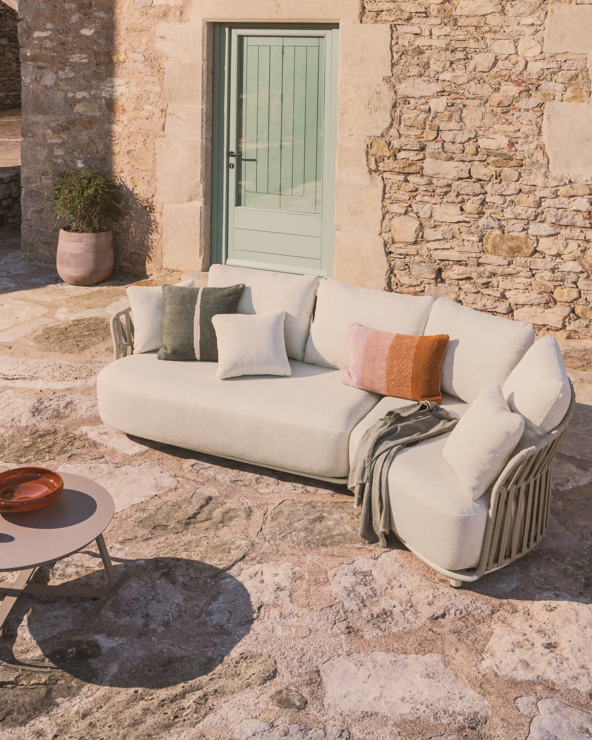 Osani 3-seater sofa in ecru aluminium and taupe rope 290cm