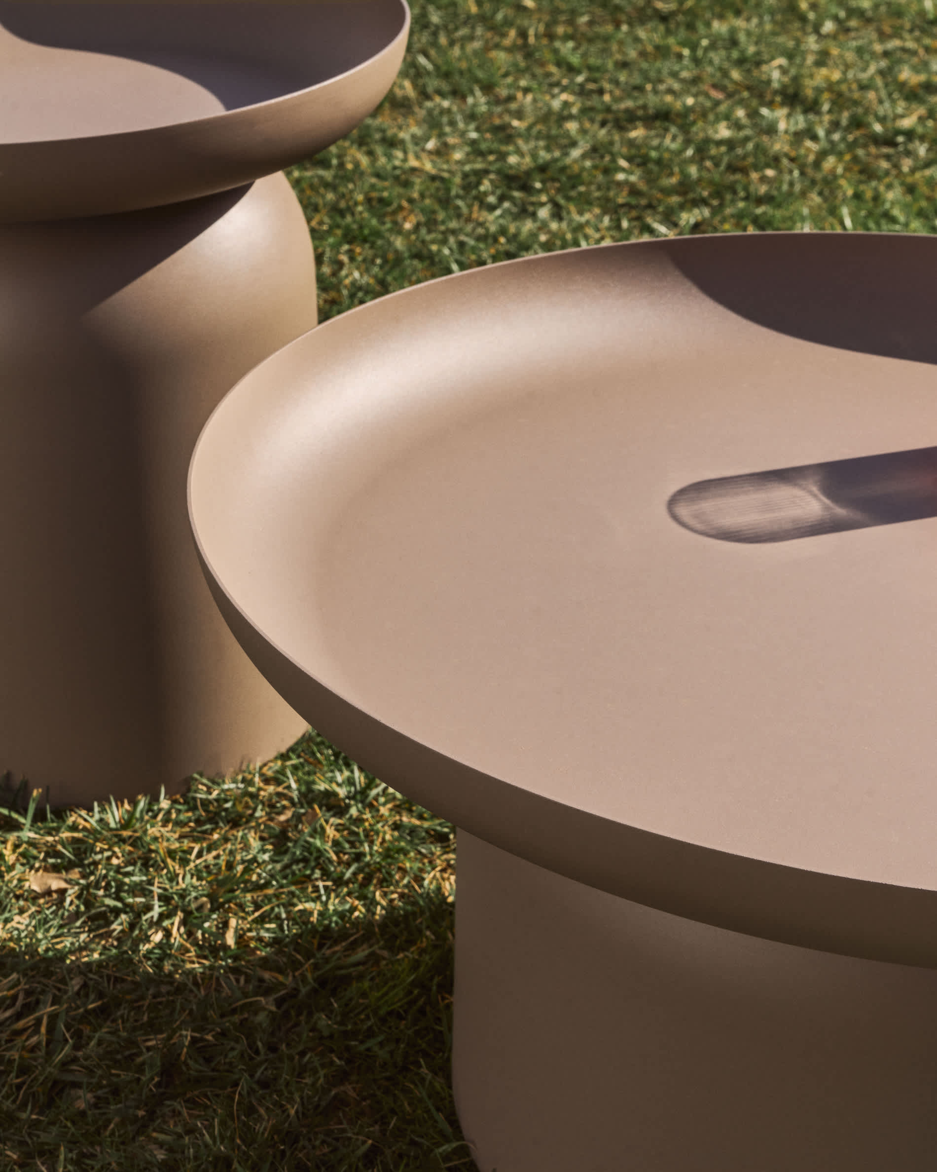 Arcola coffee table in taupe aluminium Ø70cm