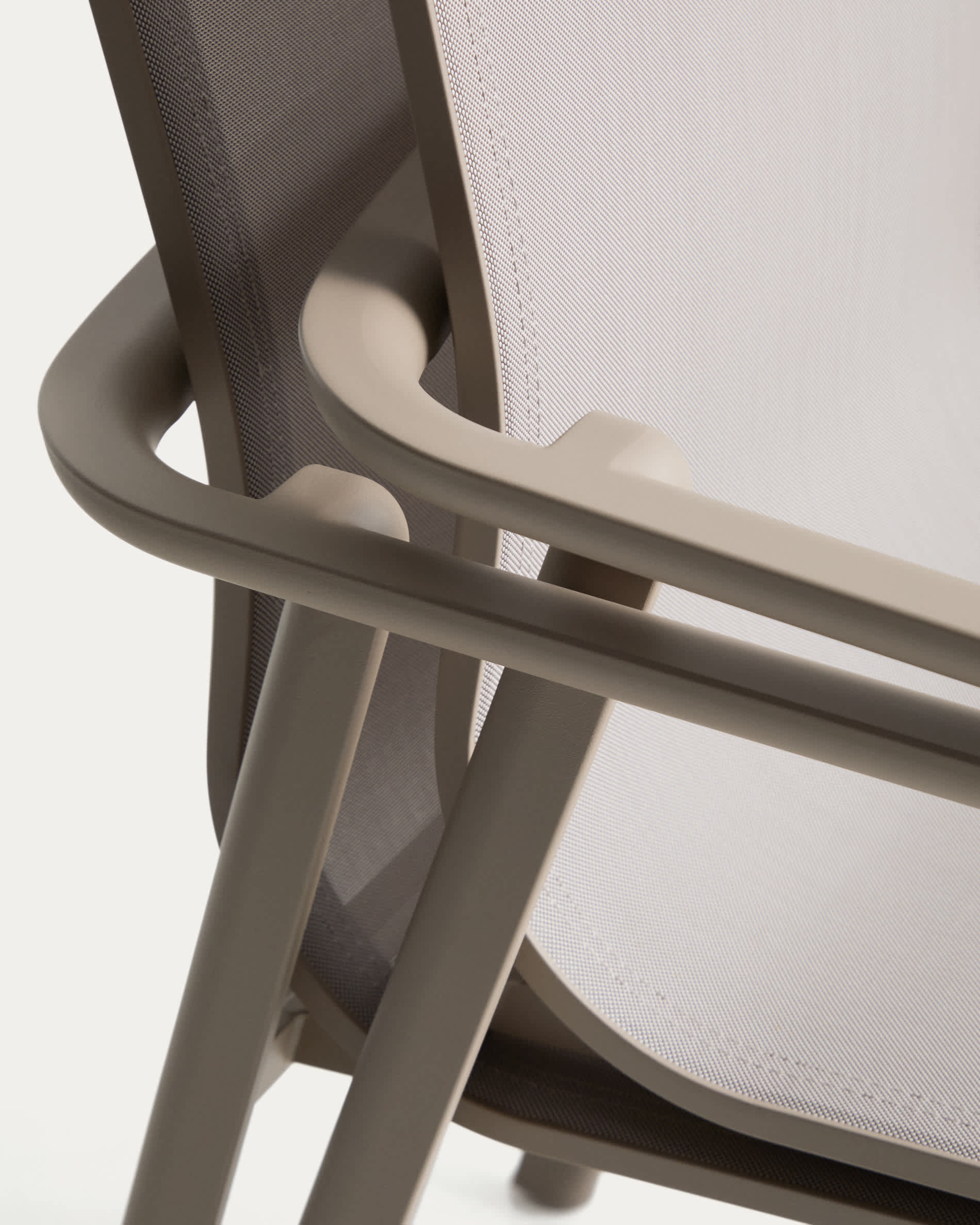 Set with Brela extendable table in taupe aluminium and 6 stackable Canea chairs in taupe aluminium and beige texteline 205(287)x100 cm