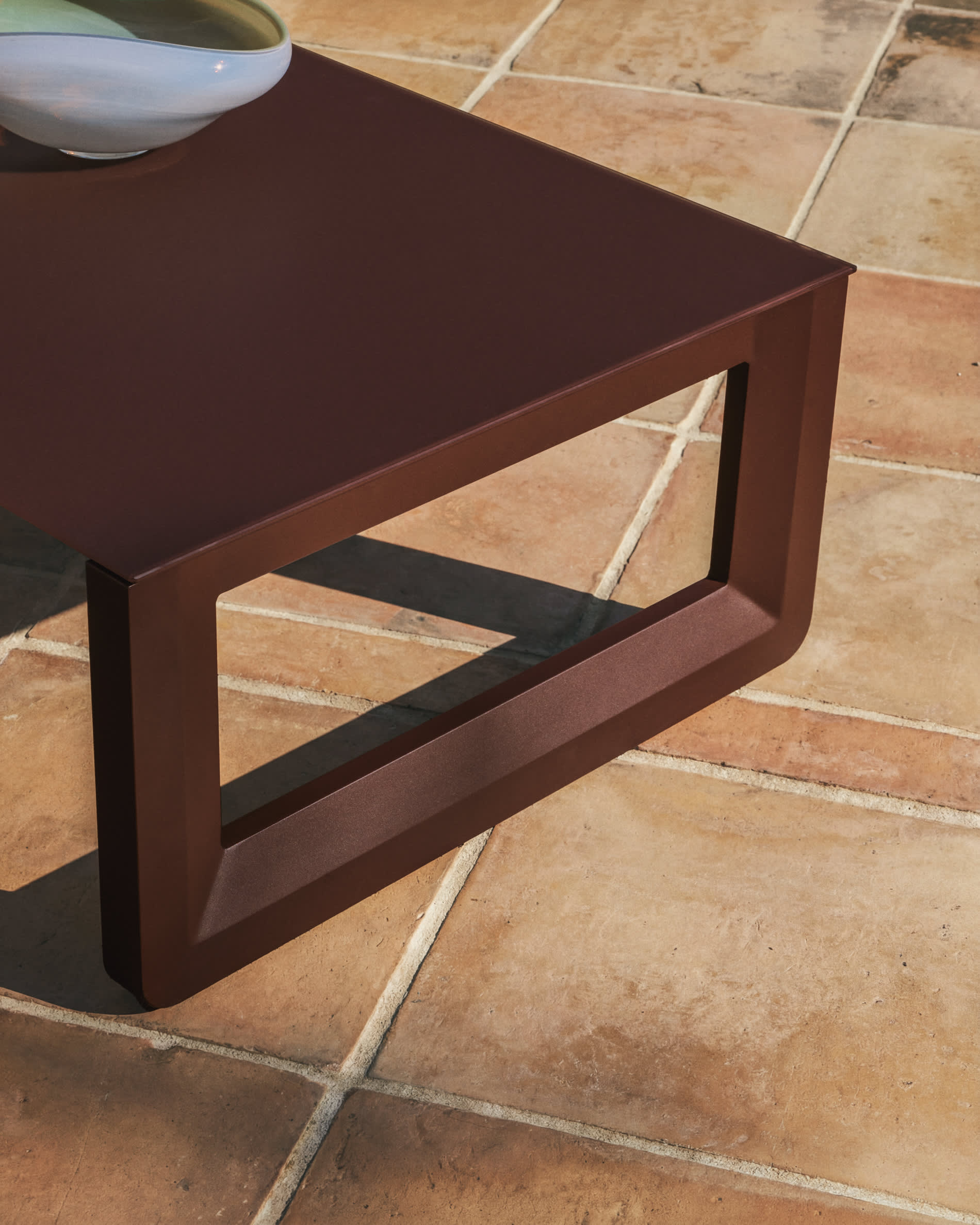 Nerano set with 3-seater sofa, 2 armchairs and coffee table in tempered glass and brown aluminium
