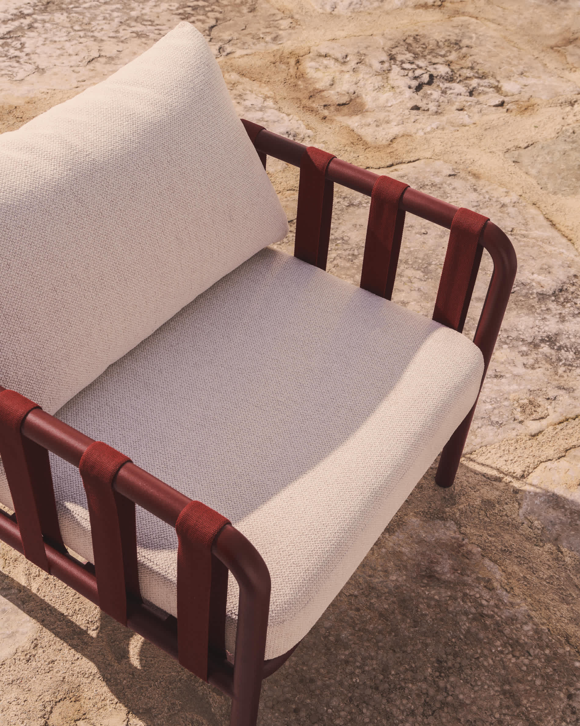 Omala set consisting of 2-seater sofa and 2 armchairs in burgundy rope cord and aluminium