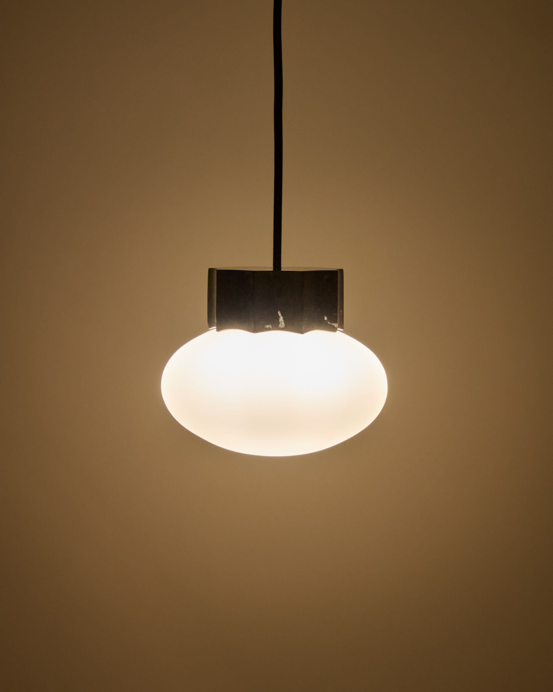 Idela ceiling lamp in smoked glass and black marble Ø15cm