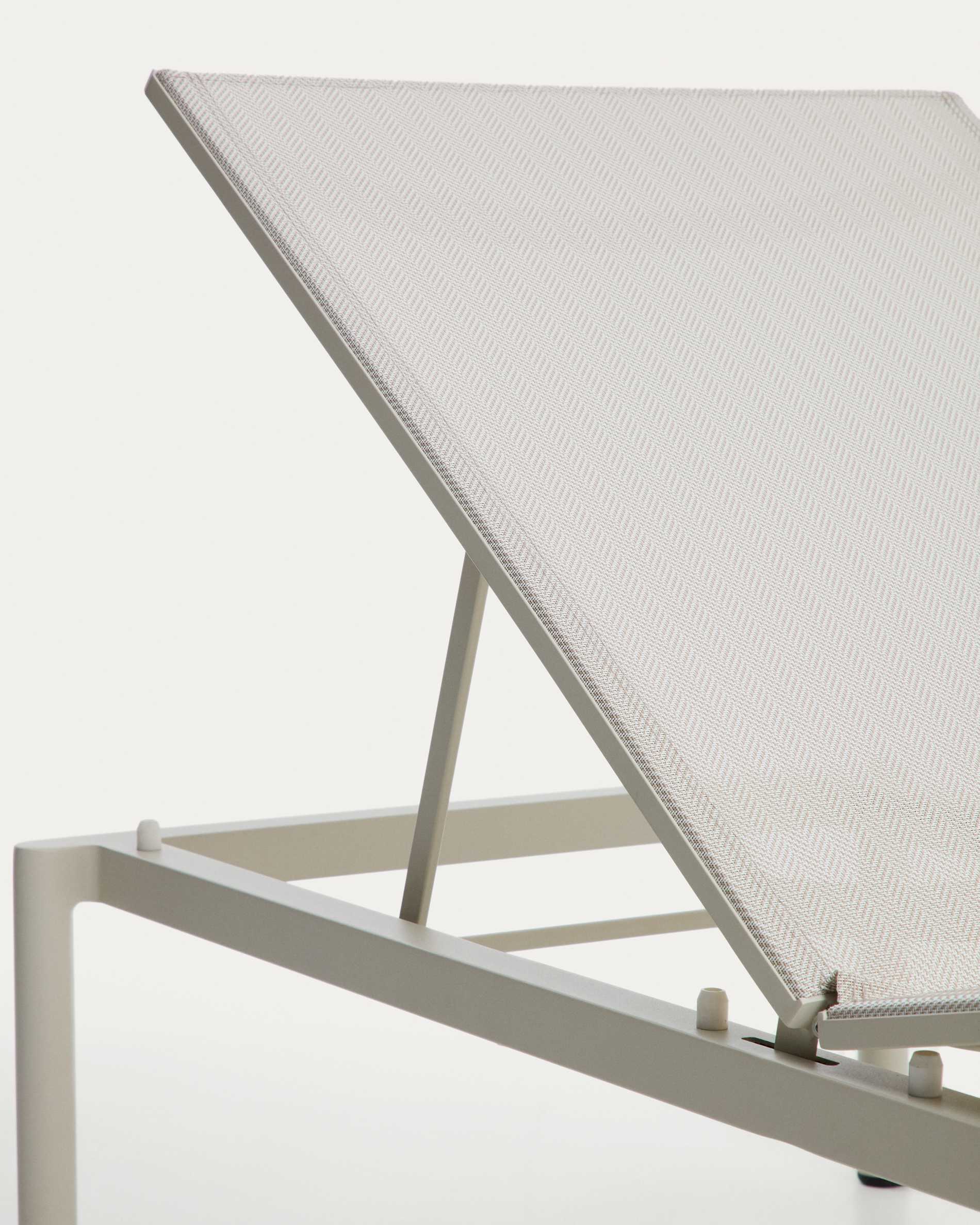 Stackable sun lounger Lesina in ecru aluminium and texteline