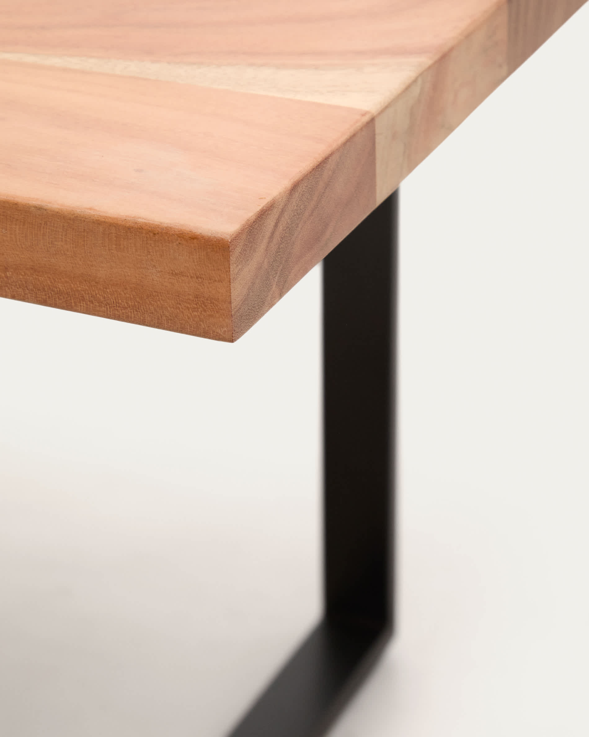 Uxue table in solid acacia wood with black steel legs 200 x 90 cm