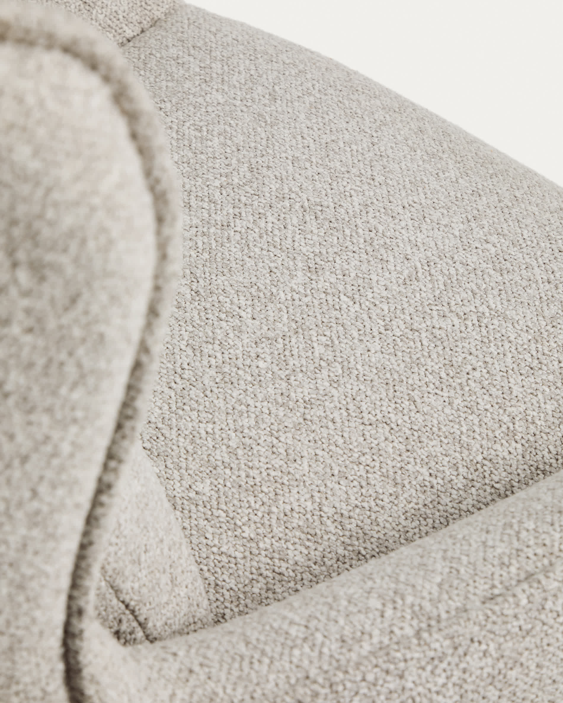 Sorile swivel armchair in beige chenille and steel with black finish FSC 100%