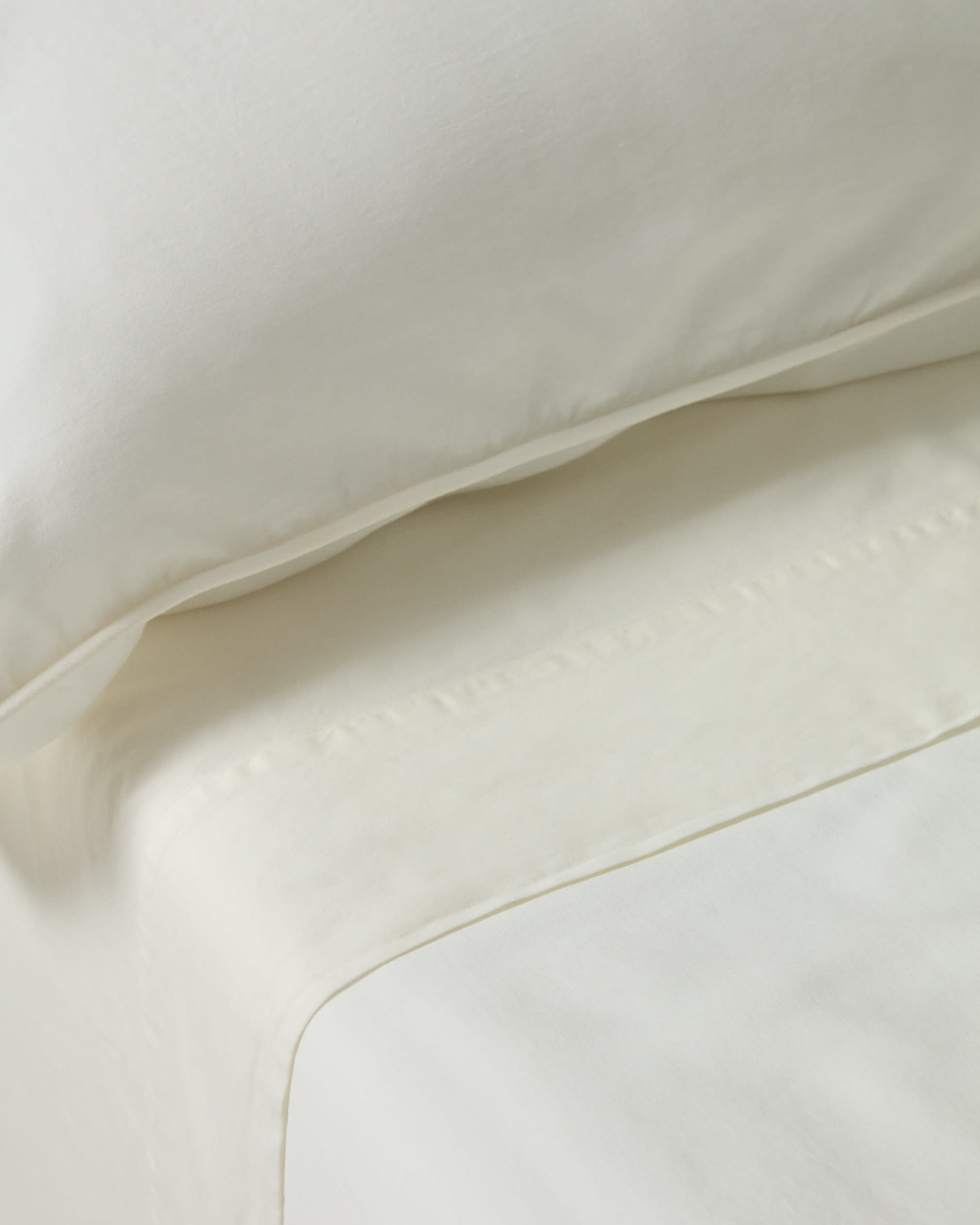 Sirale 100% cotton sateen pillowcase with washed white finish 45 x 110cm