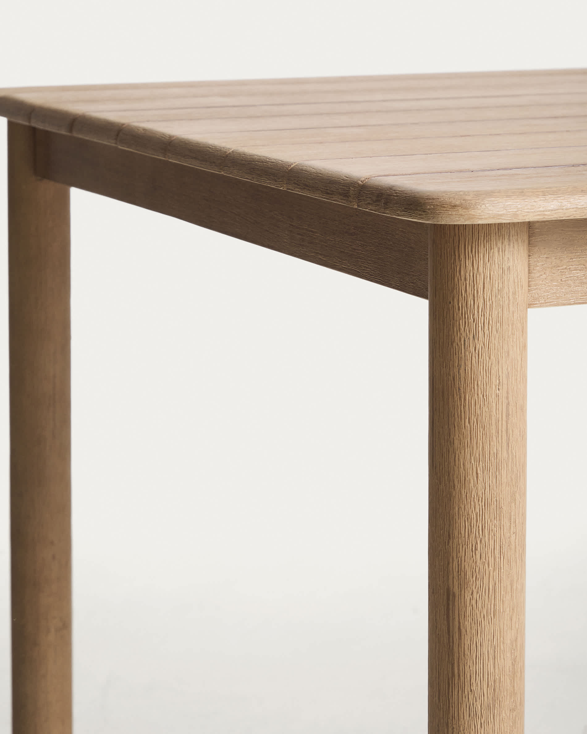 Set with Sori table in solid acacia wood and 6 Alipa chairs in ecru solid acacia wood and rope cord 200 x 100cm FSC 100%