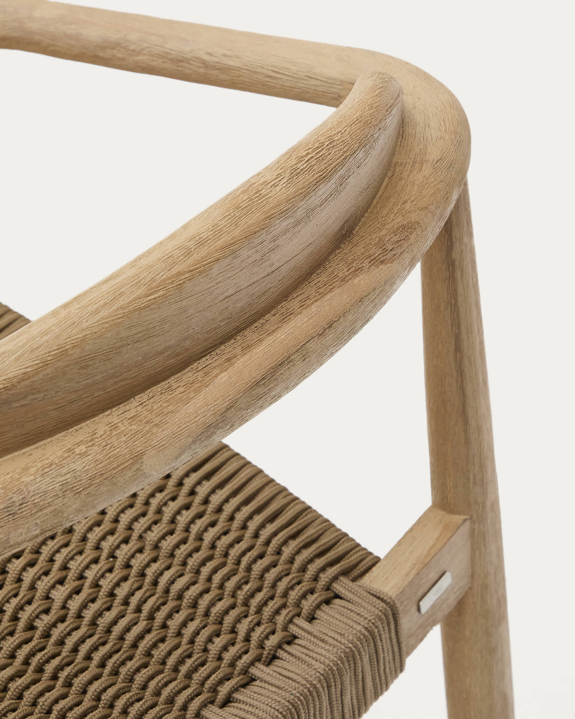 Set with Sori table in solid acacia wood and 4 Nina stackable chairs in beige solid acacia wood and rope cord 200 x 100cm FSC 100%