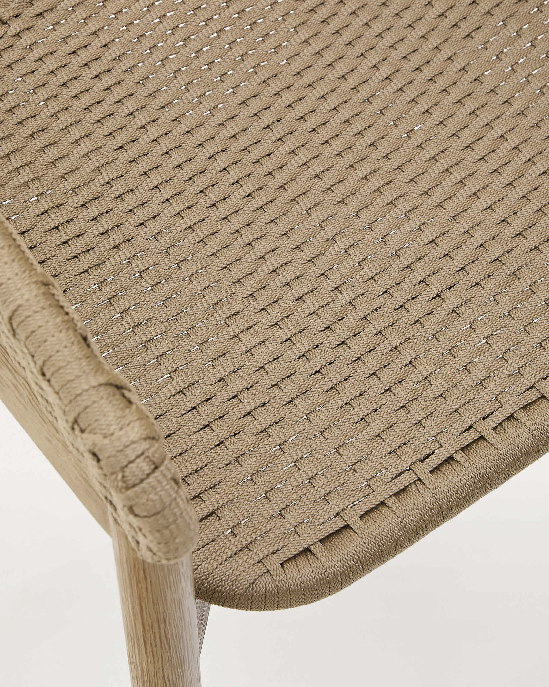 Set with Sori table in solid acacia wood and 4 Arinella chairs in beige solid acacia wood and rope cord 200 x 100cm FSC 100%