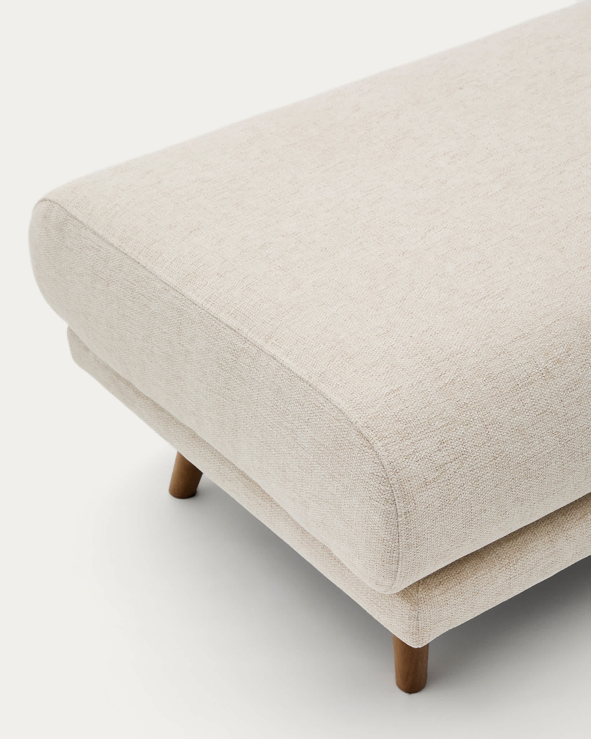 Karin footrest in beige chenille with solid beech wood legs in walnut-tone finish 90 x 70 cm