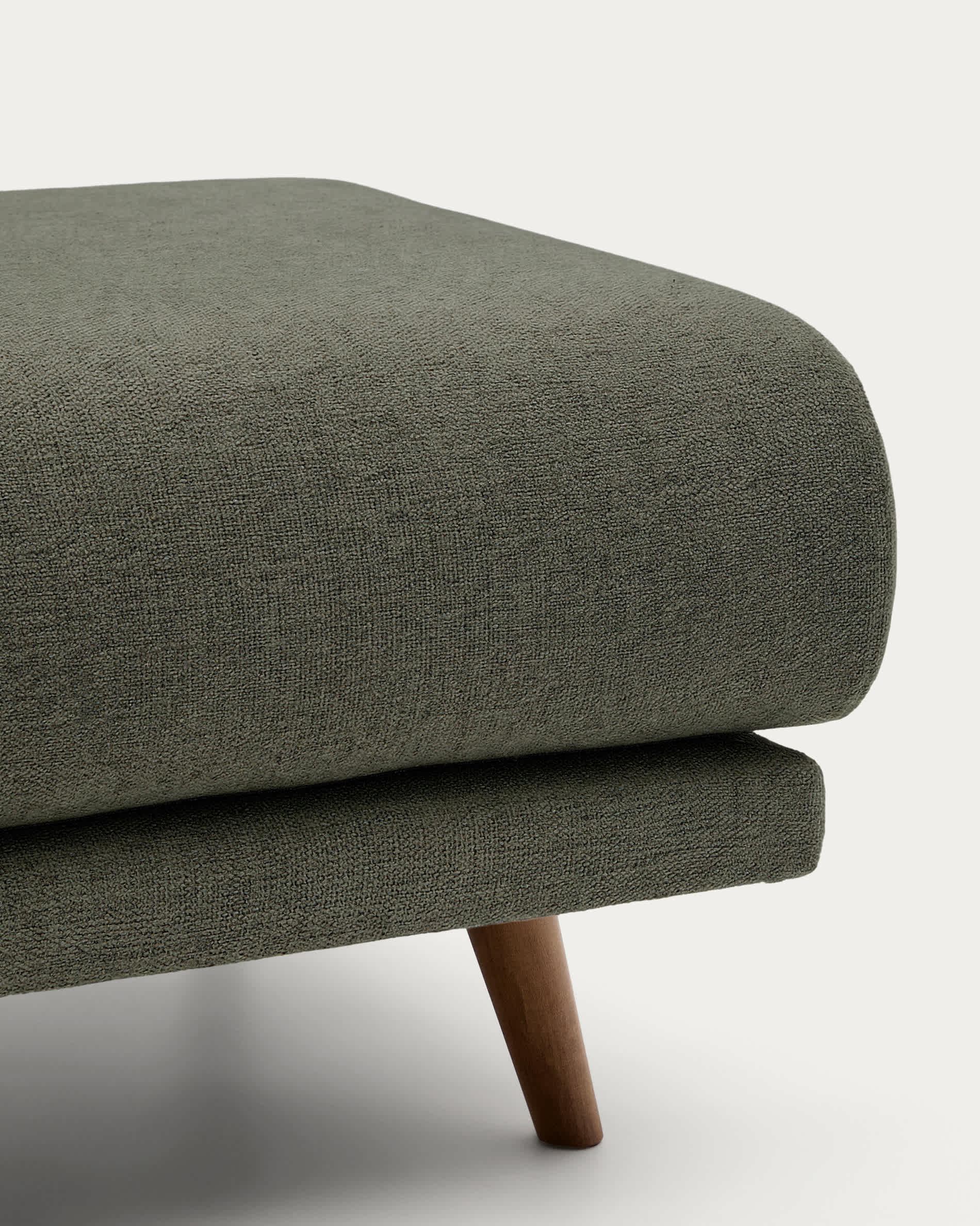 Karin footrest in beige chenille with solid beech wood legs in walnut-tone finish 90 x 70 cm