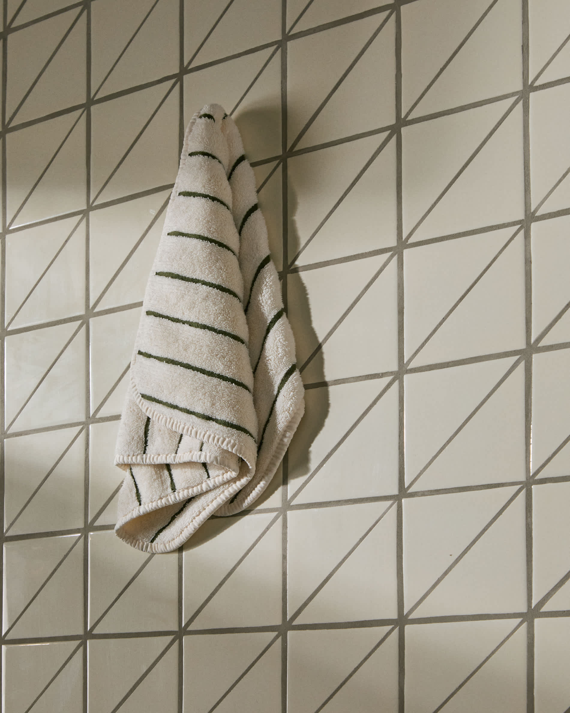 Dorane 100% cotton hand towel with green stripes 30 x 50cm