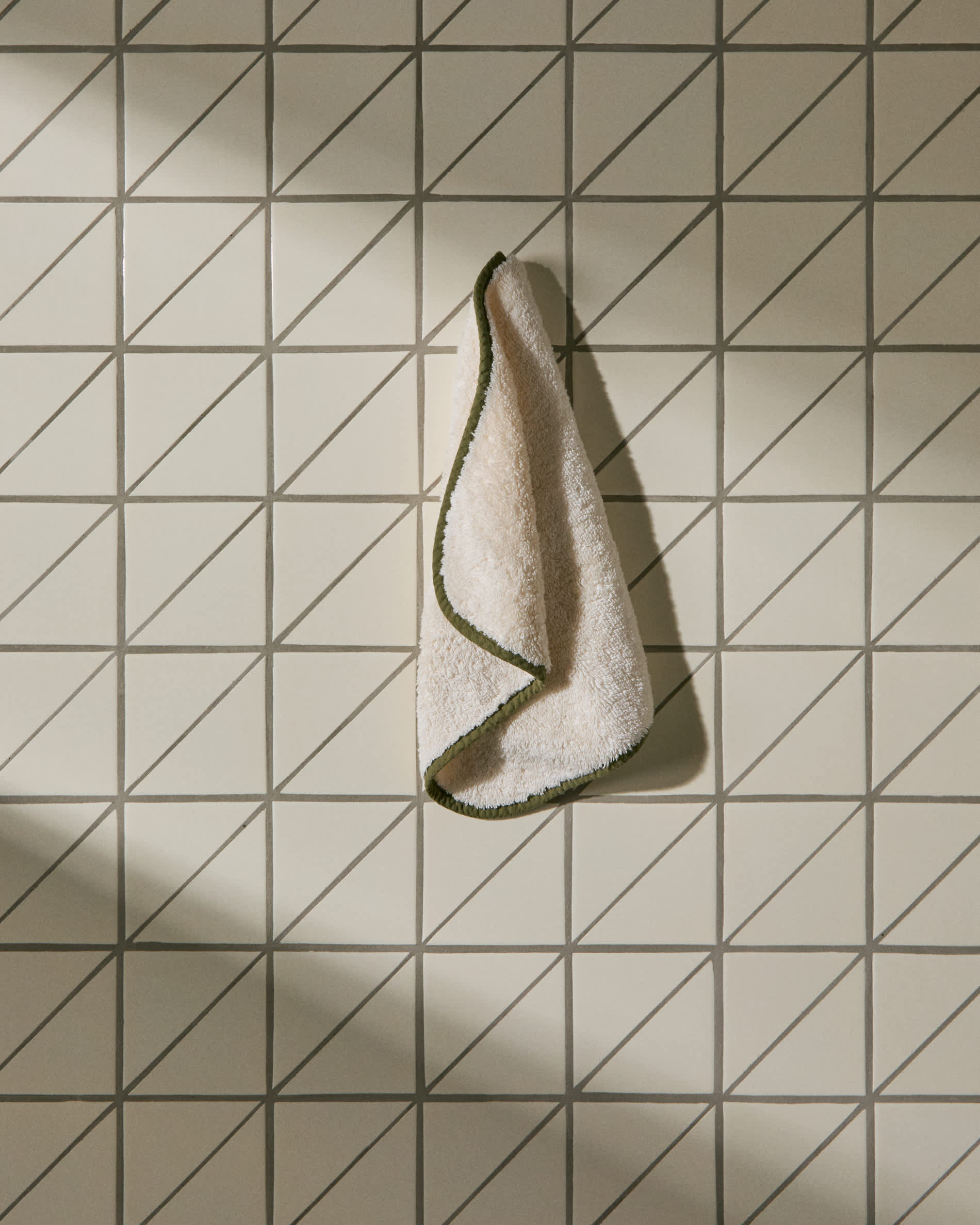 Sedora 100% cotton hand towel with green contrast detail 30 x 50cm