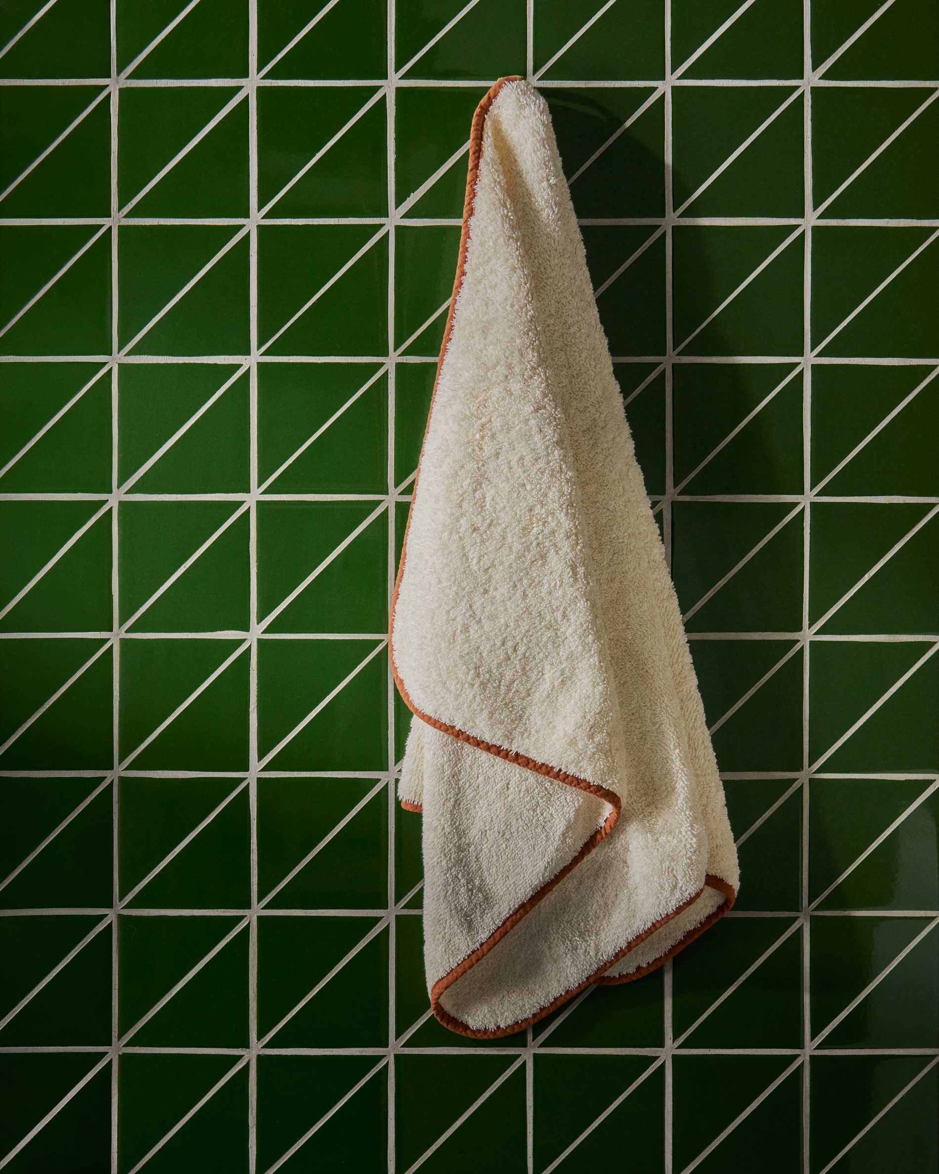 Sedora 100% cotton hand towel with orange contrast detail 50 x 90cm