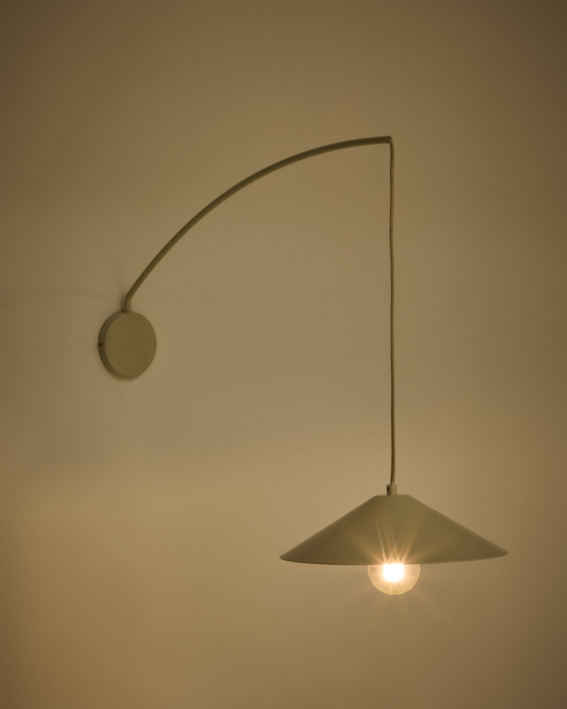 Kally wall lamp in a beige painted finish