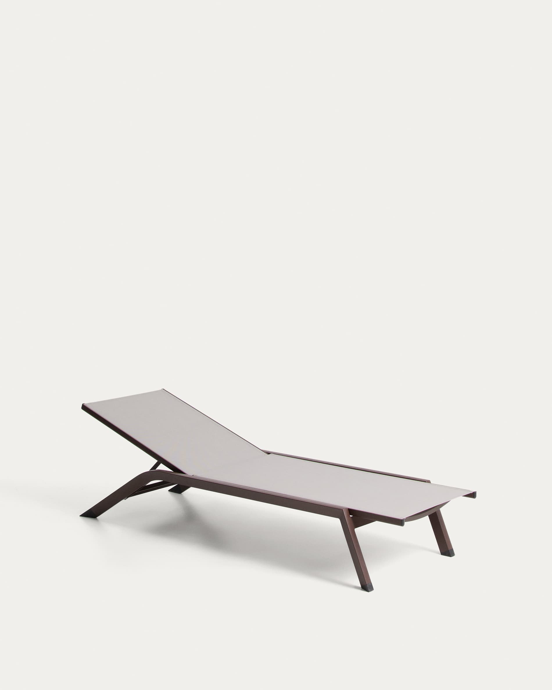 Stackable Capraia sun lounger in brown aluminium with light brown texteline