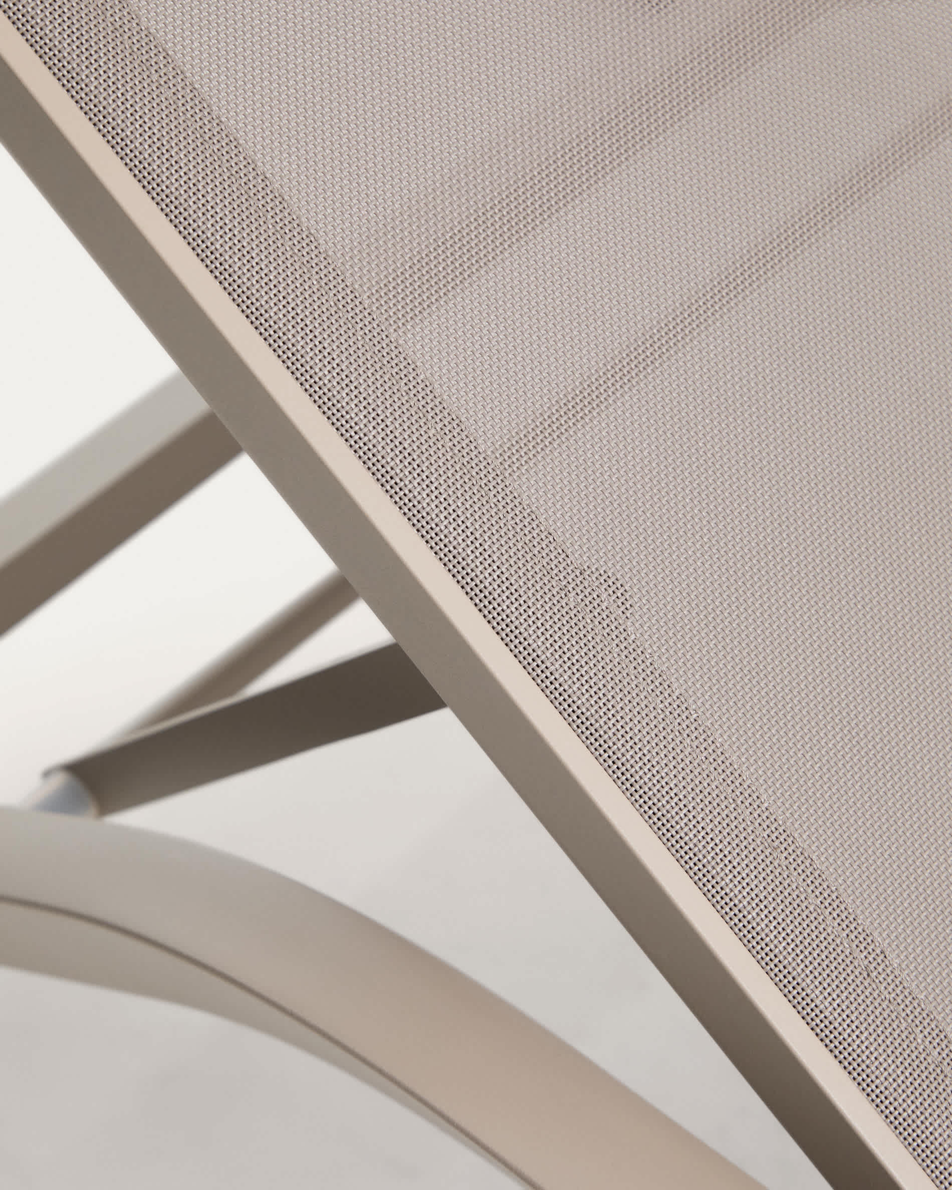 Stackable Capraia sun lounger in taupe aluminium with brown texteline