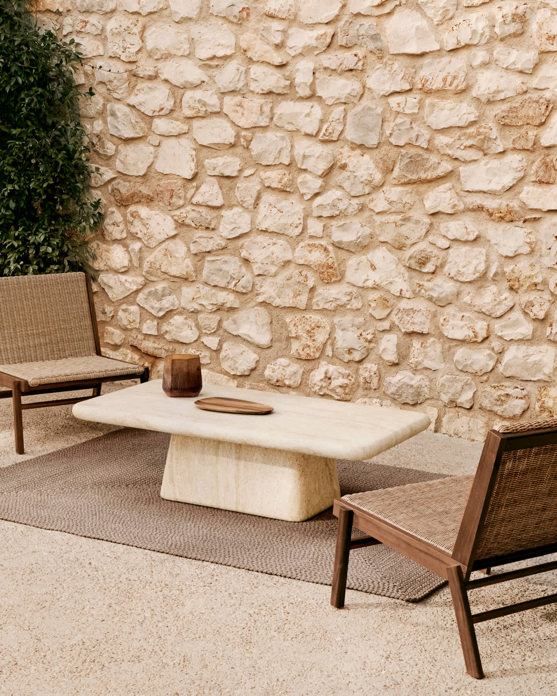Drasi coffee table in cement with travertine-effect finish 140 x 70cm