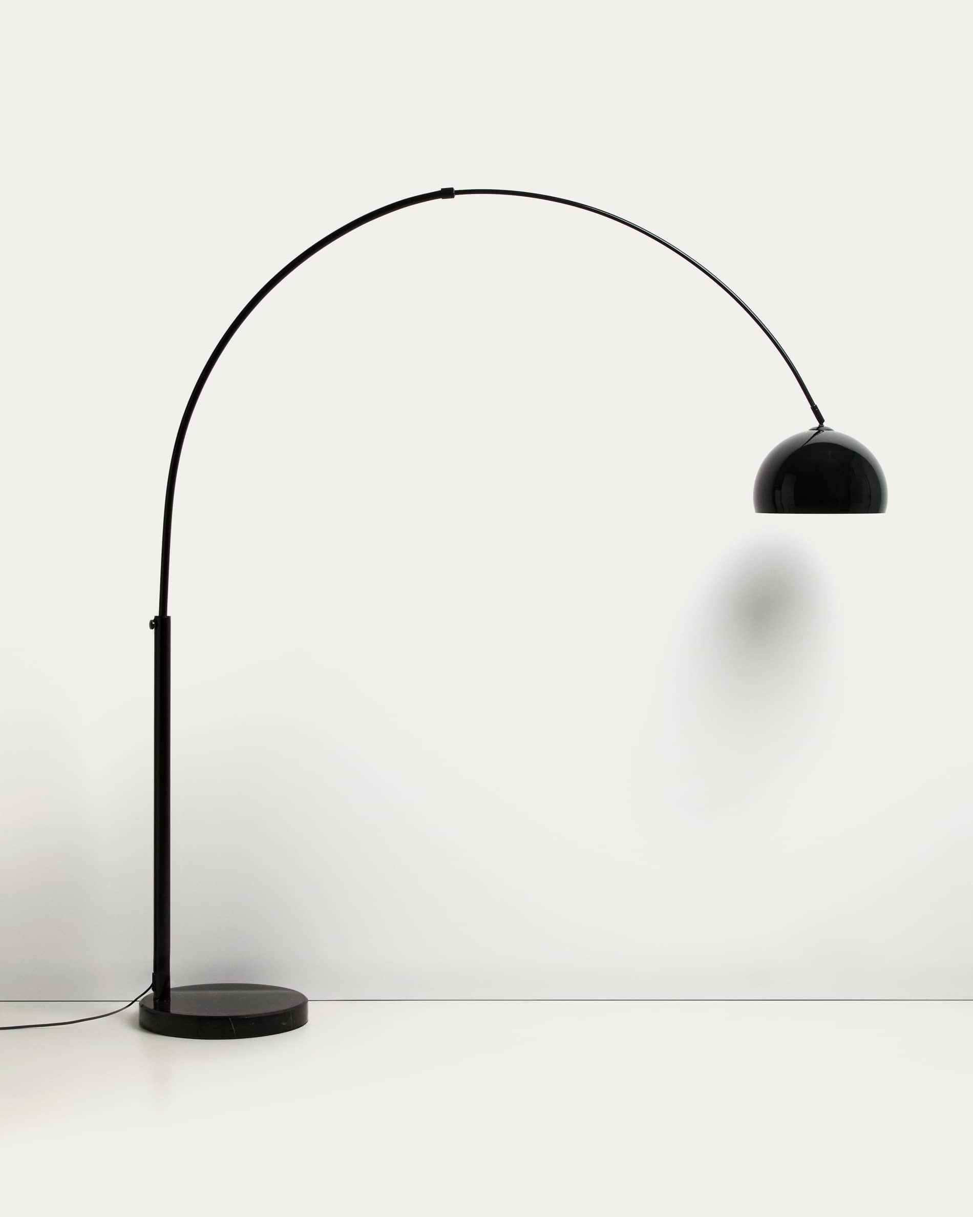 Madali floor lamp in steel with glossy black finish and black marble