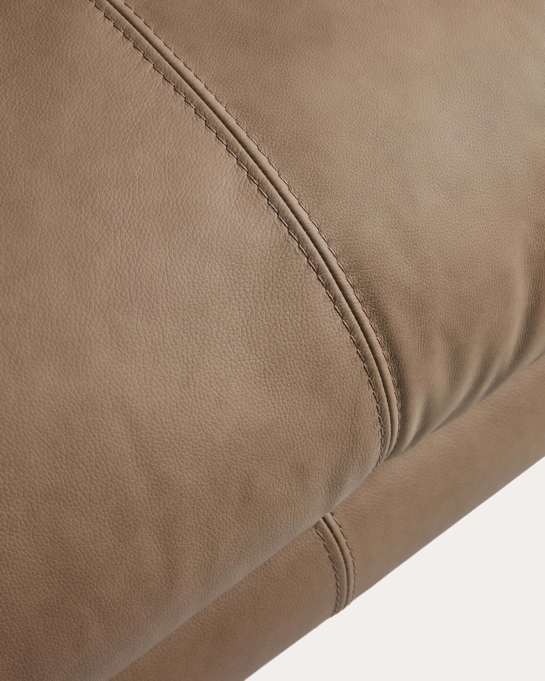 Veliro brown leather 2-seater sofa with steel legs in black finish 210cm FSC Mix Credit