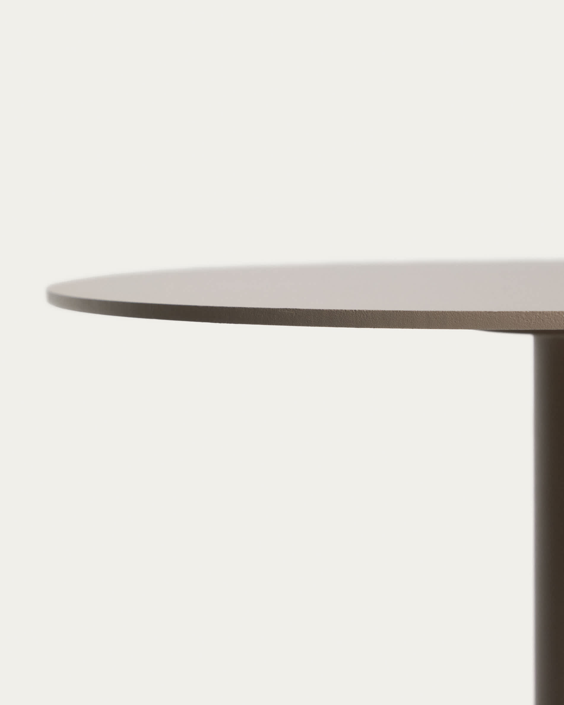 Asinara taupe aluminium side table Ø40cm
