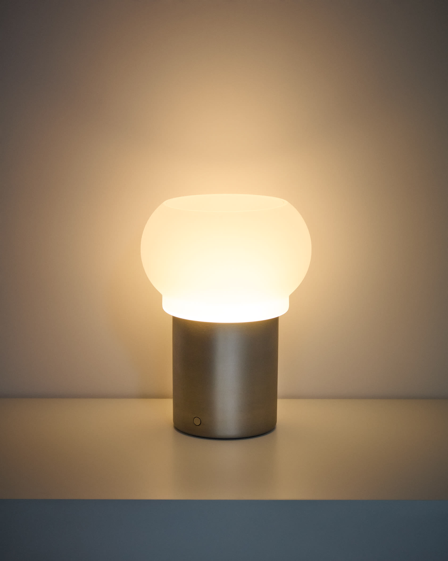 Leruna portable LED table lamp in frosted glass and metal with a galvanised finish Ø 20 cm