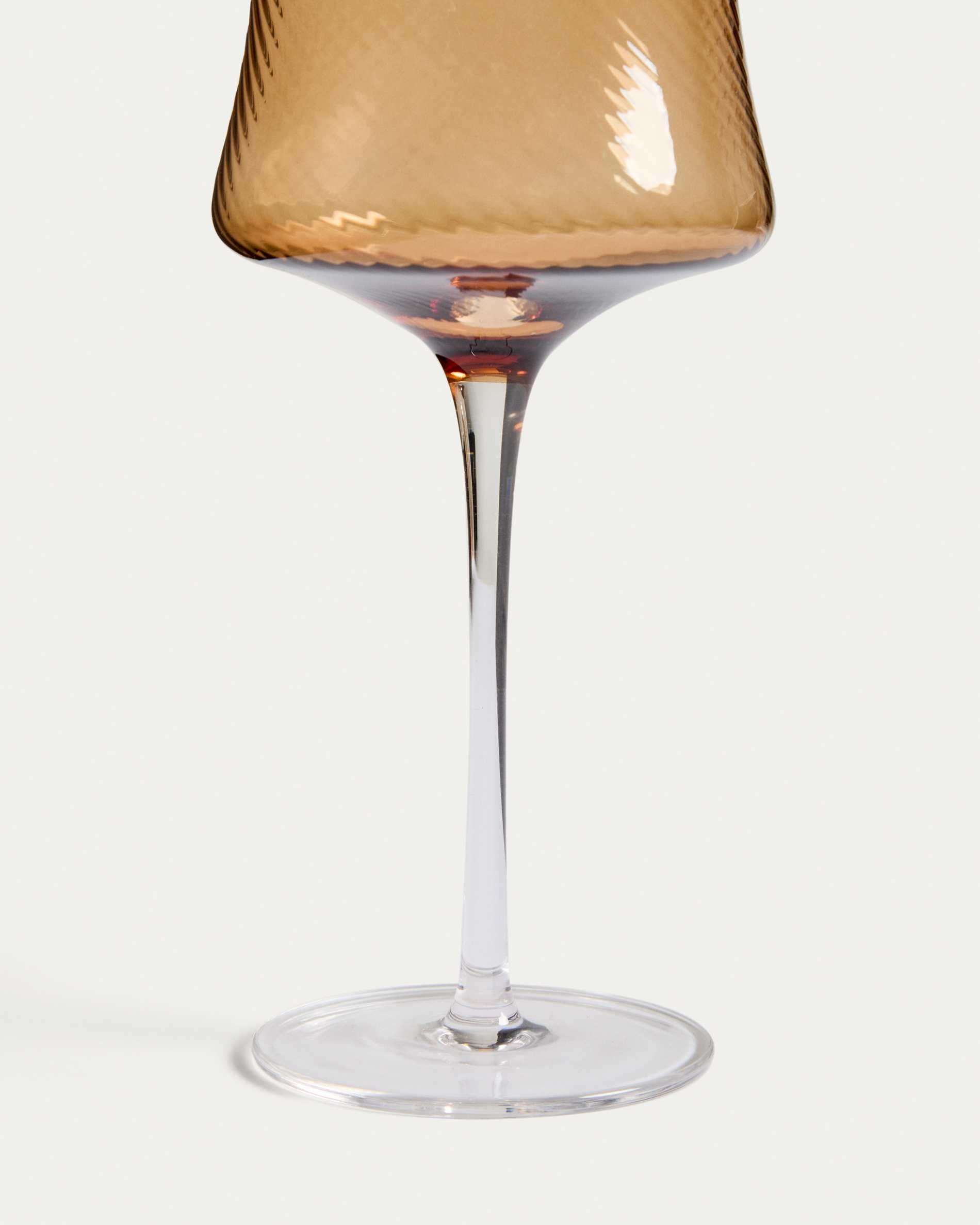 Auri embossed amber wine glass 46 cl