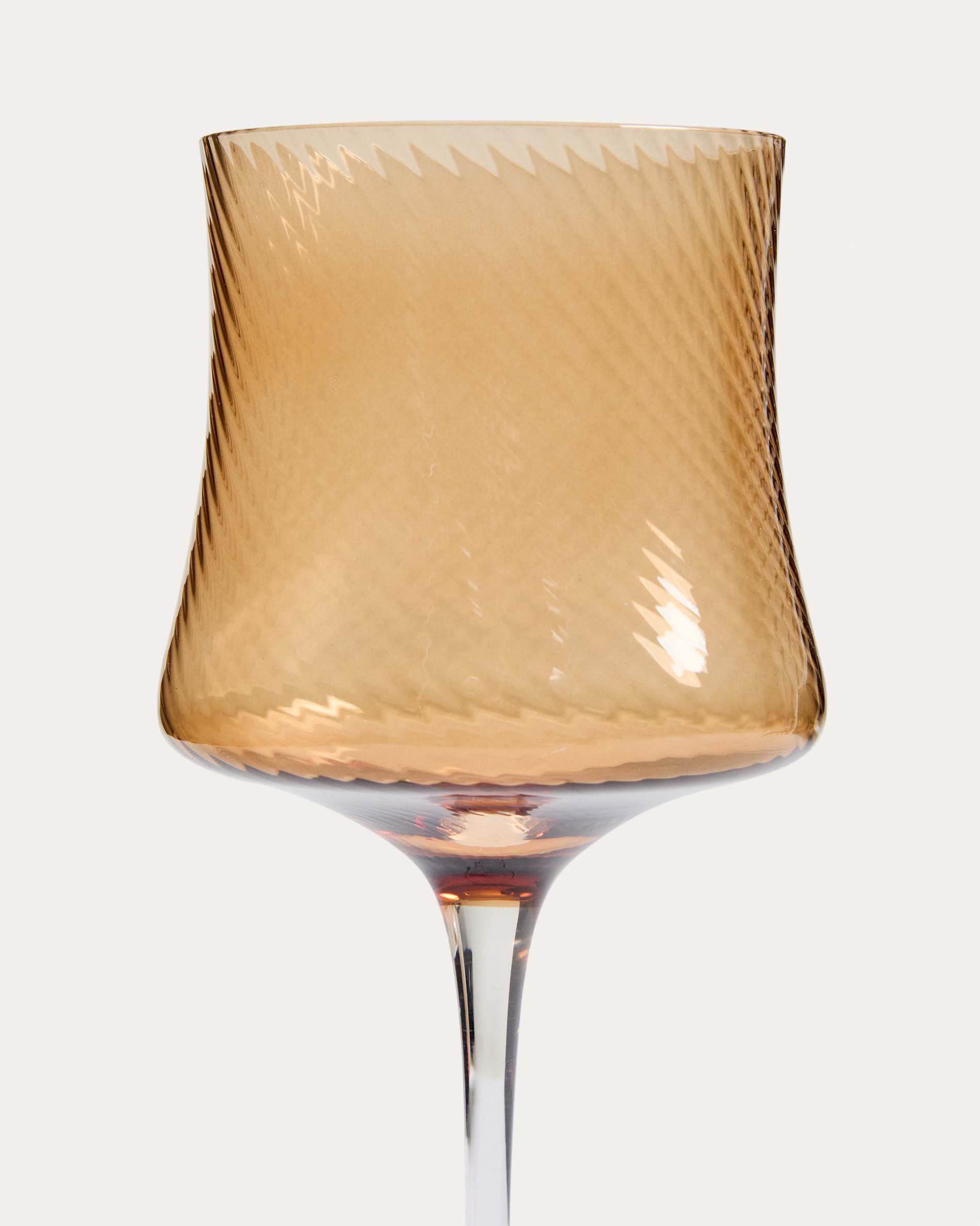 Auri embossed amber wine glass 46 cl